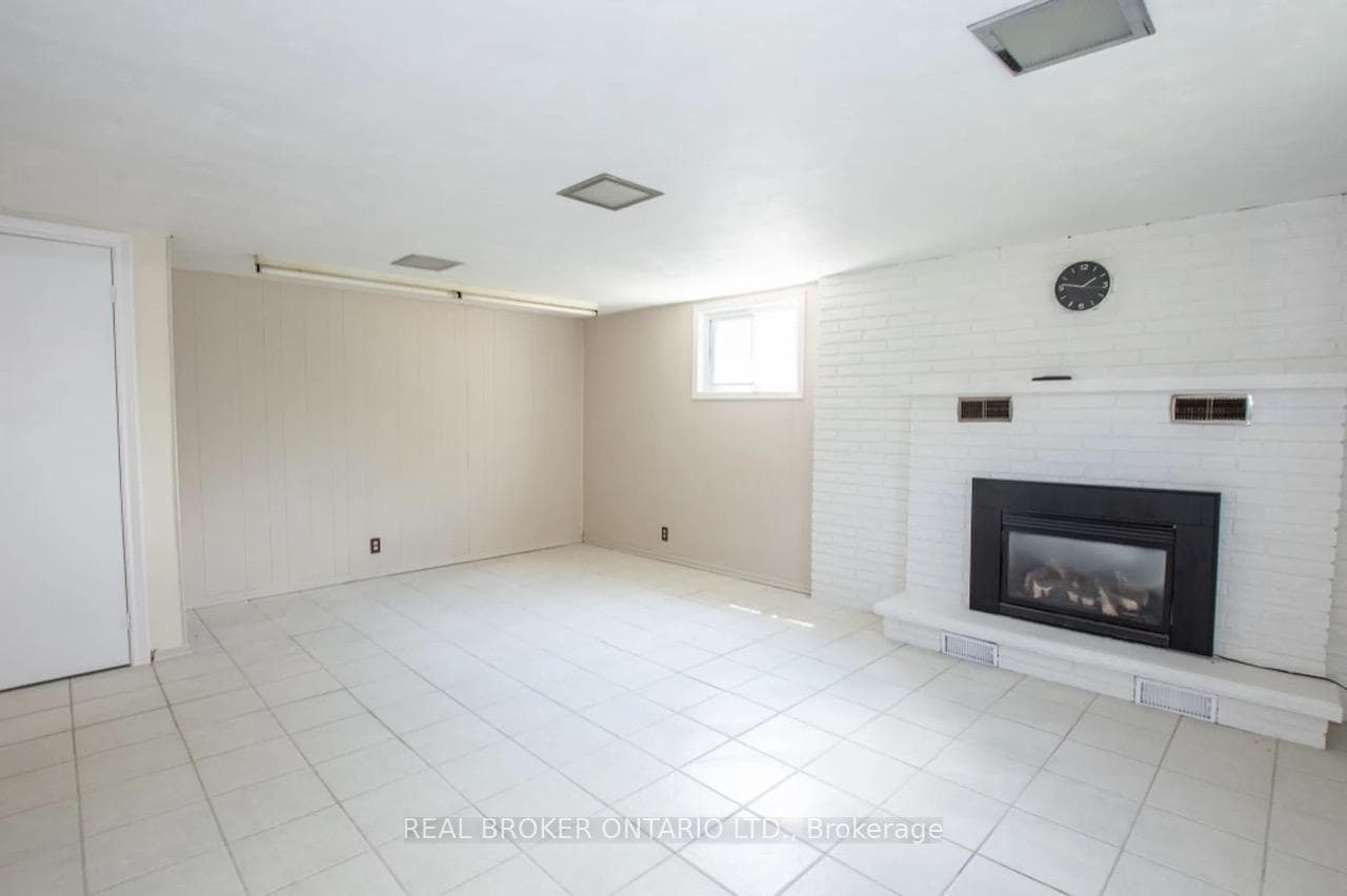 260 Bruce Street photo 16