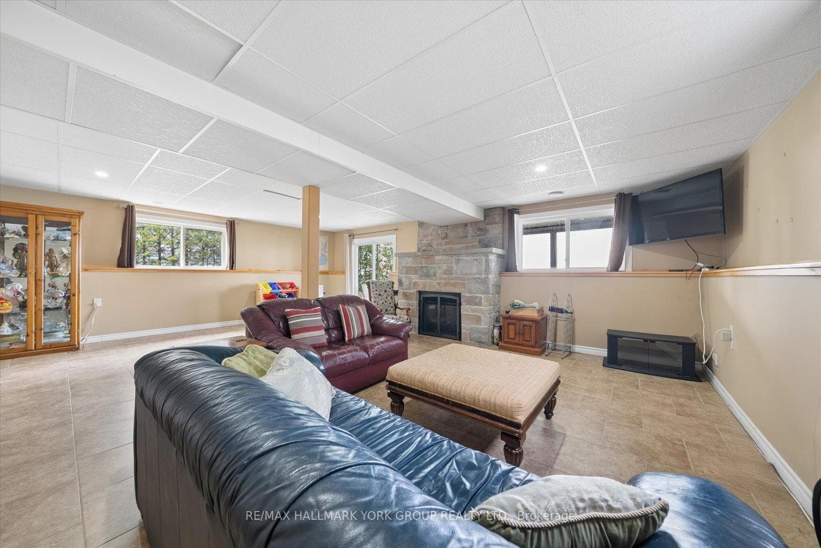 168 Irving Drive photo 16