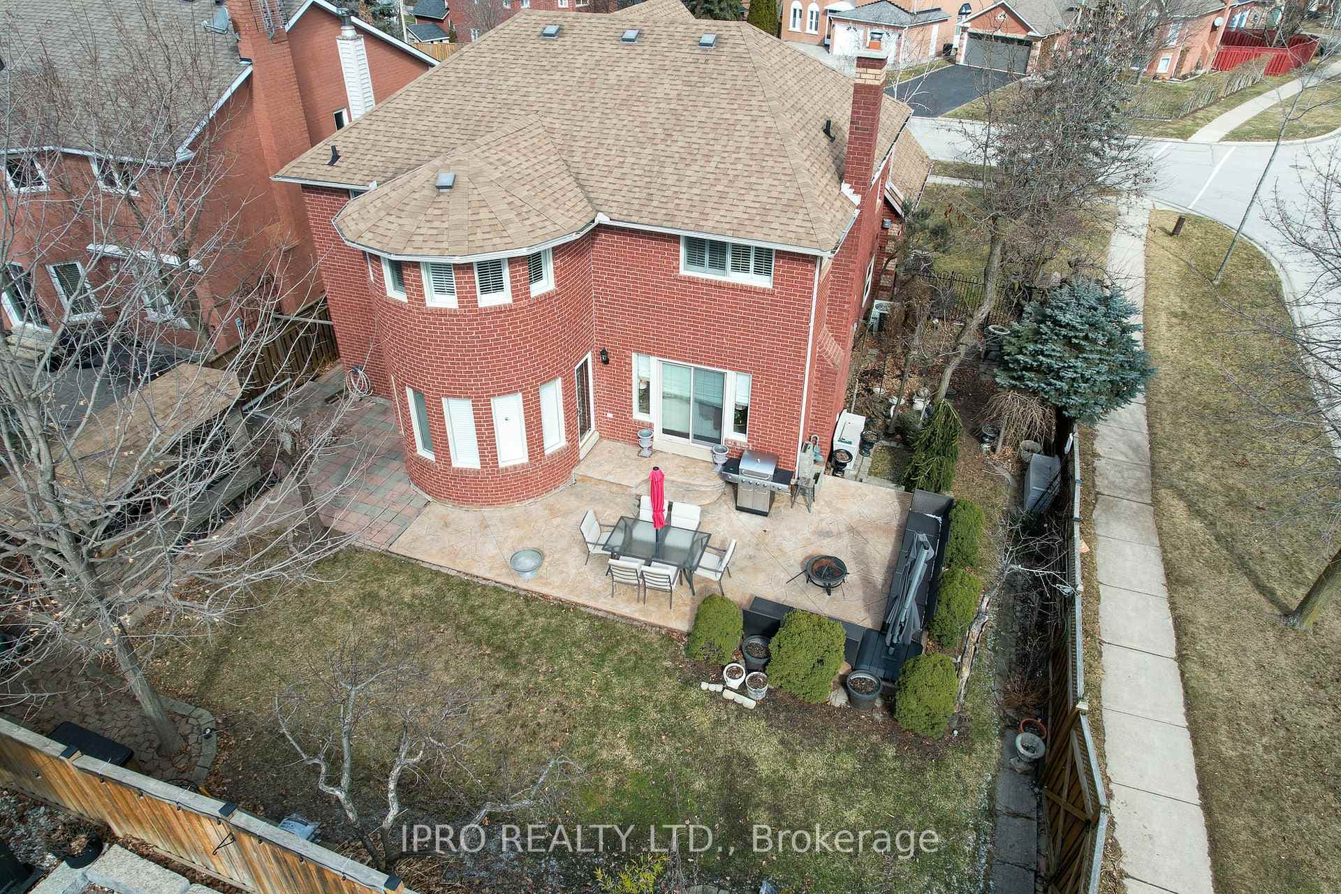 1 Gollop Crescent photo 37