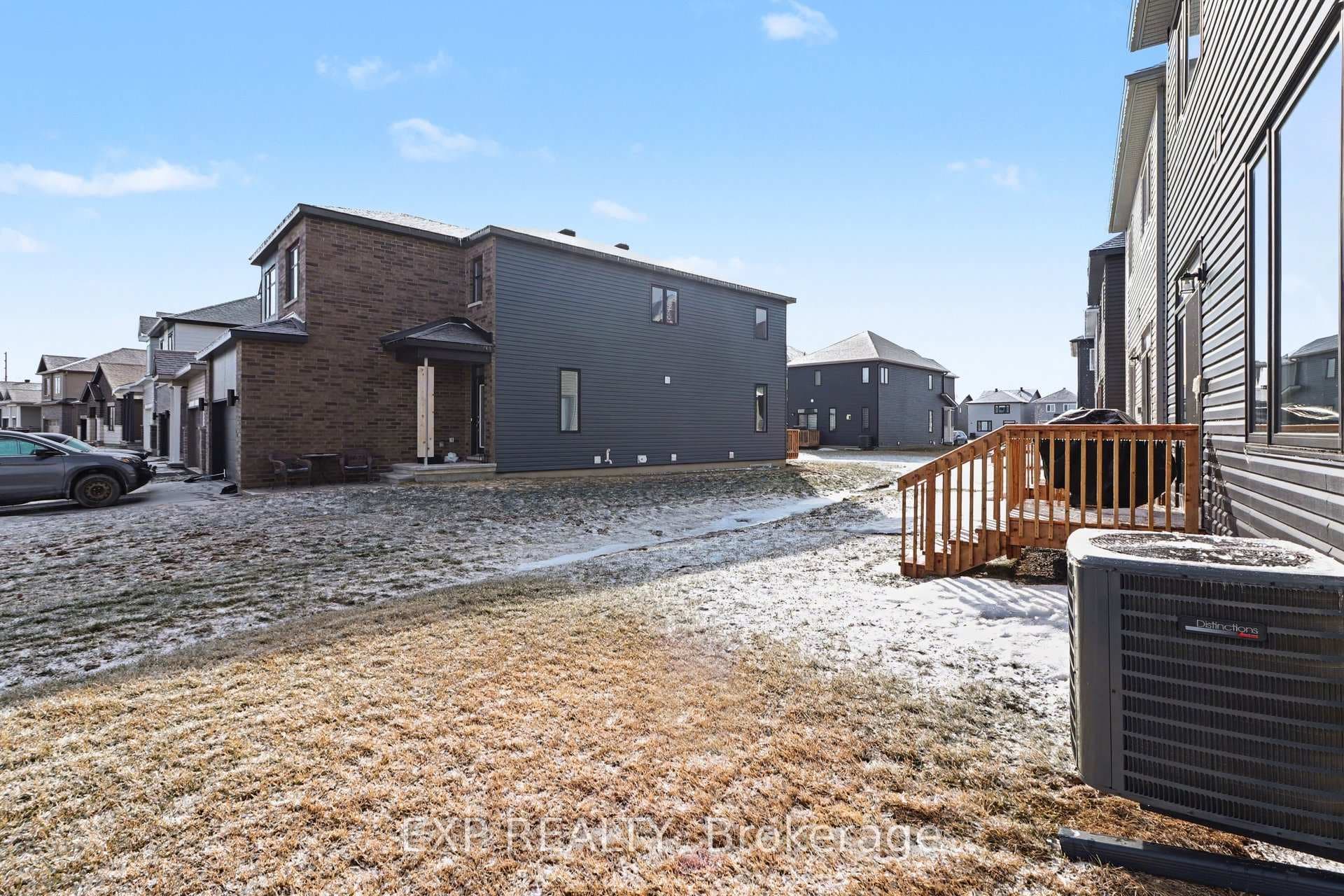 Corner lot/rear yard.