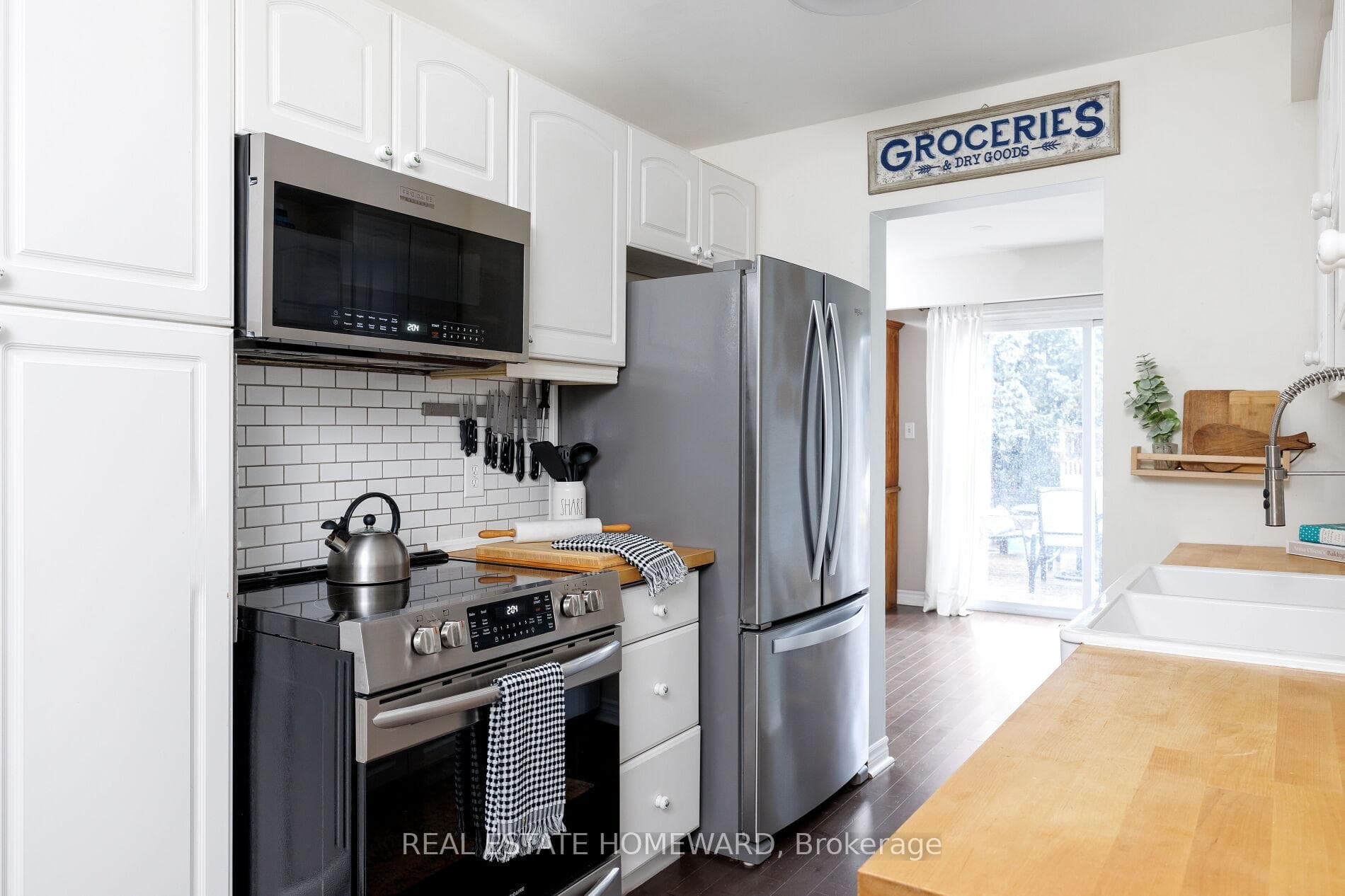 1821 Listowell Crescent photo 18