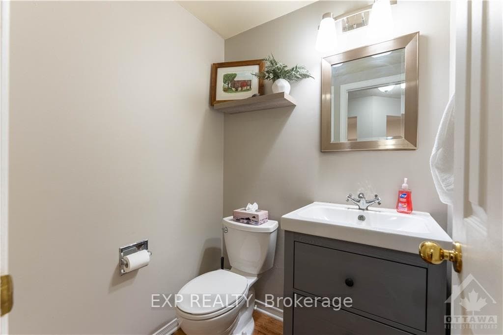 112 ASHPARK Crescent photo 4
