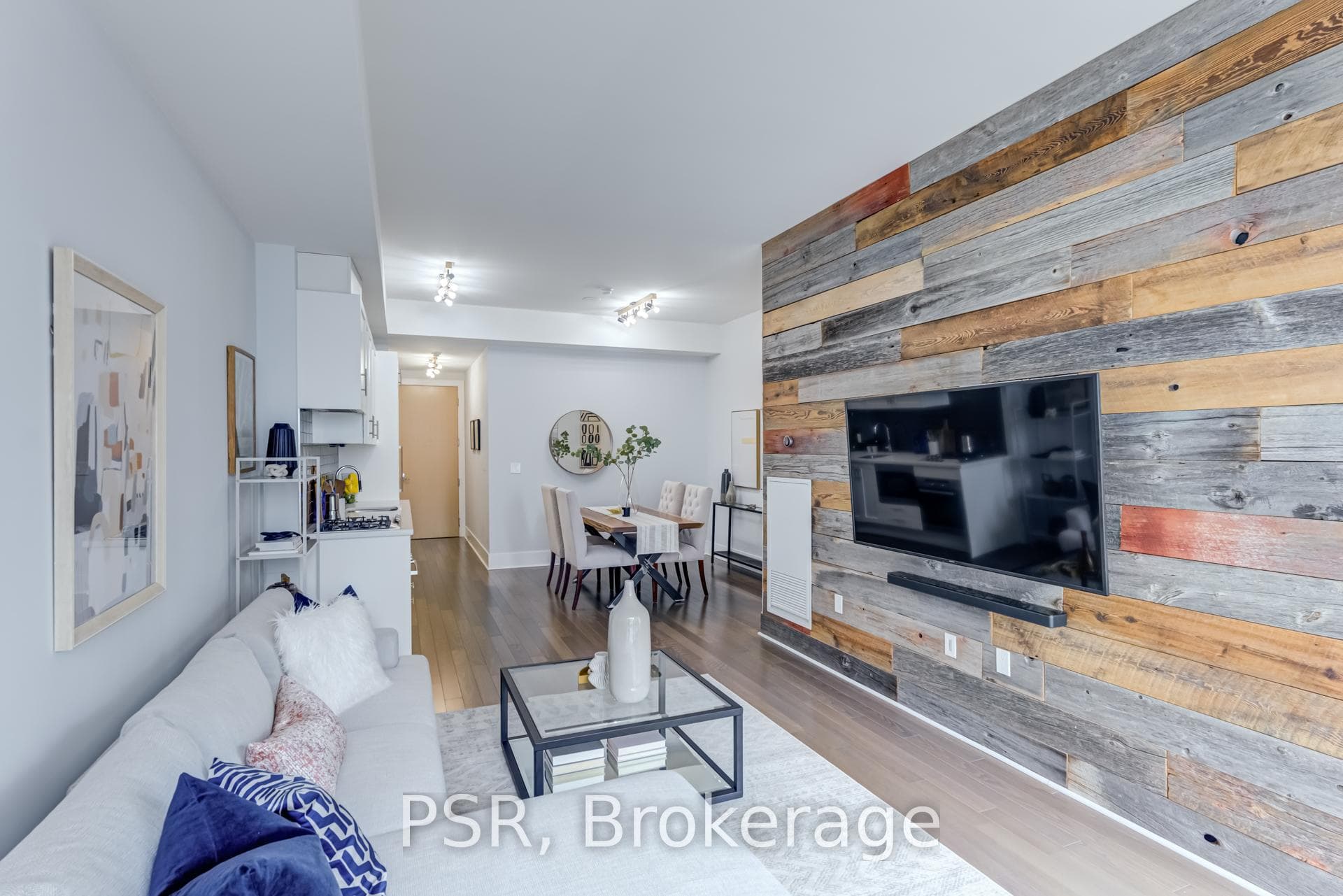 29 Queens Quay Unit 627 photo 6