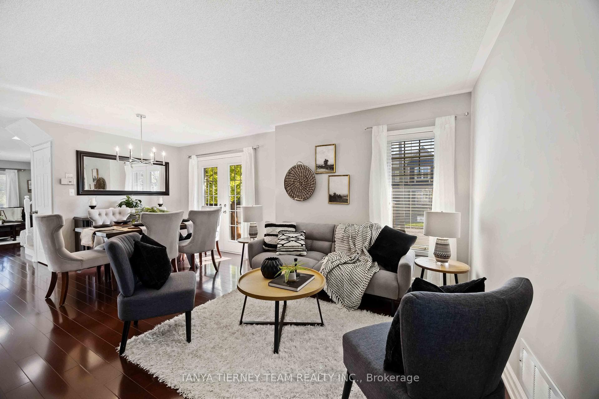 30 Claridge Crescent photo 8
