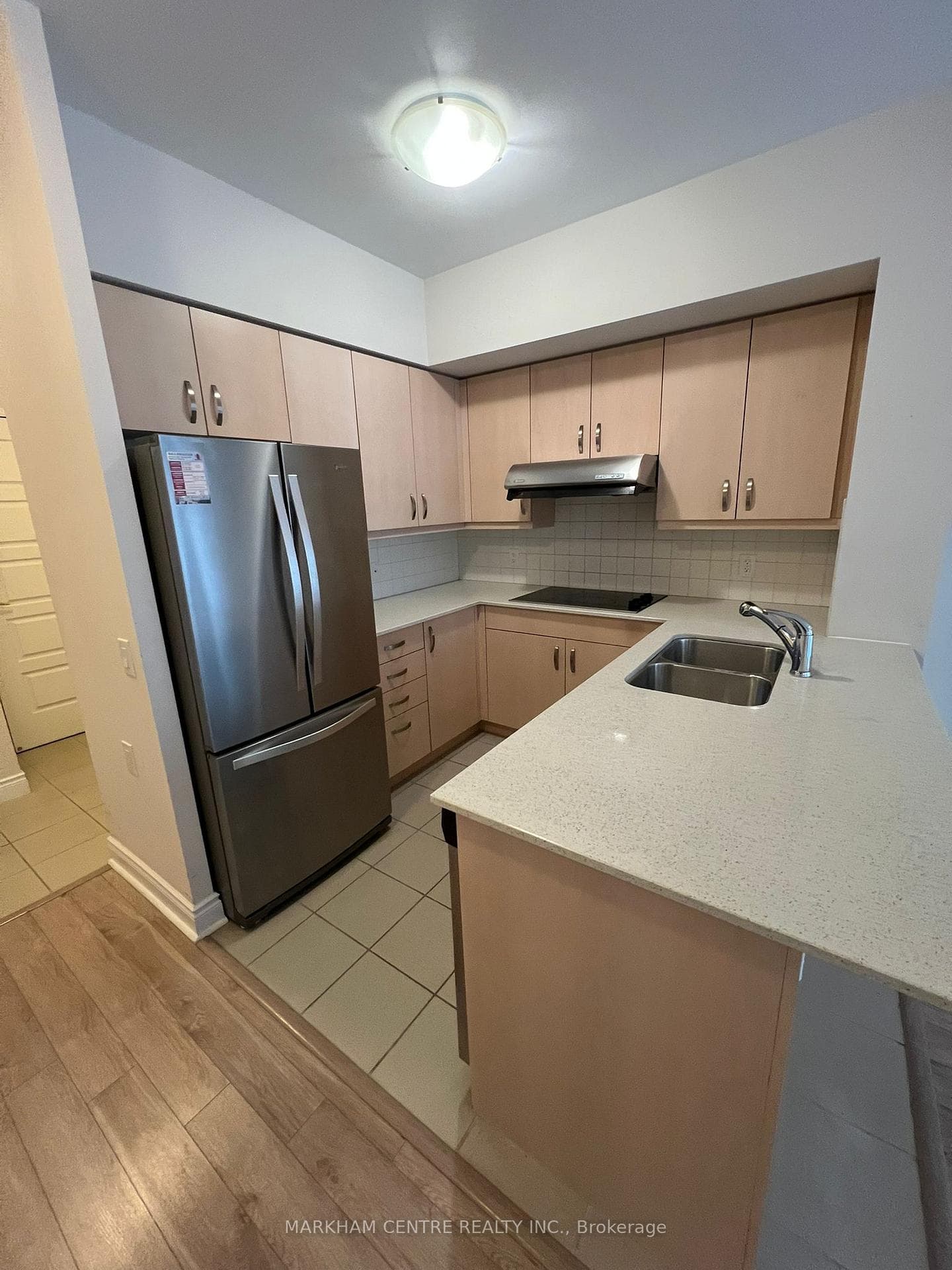 Kit w/SS double door fridge, 4-element cooktop, DW