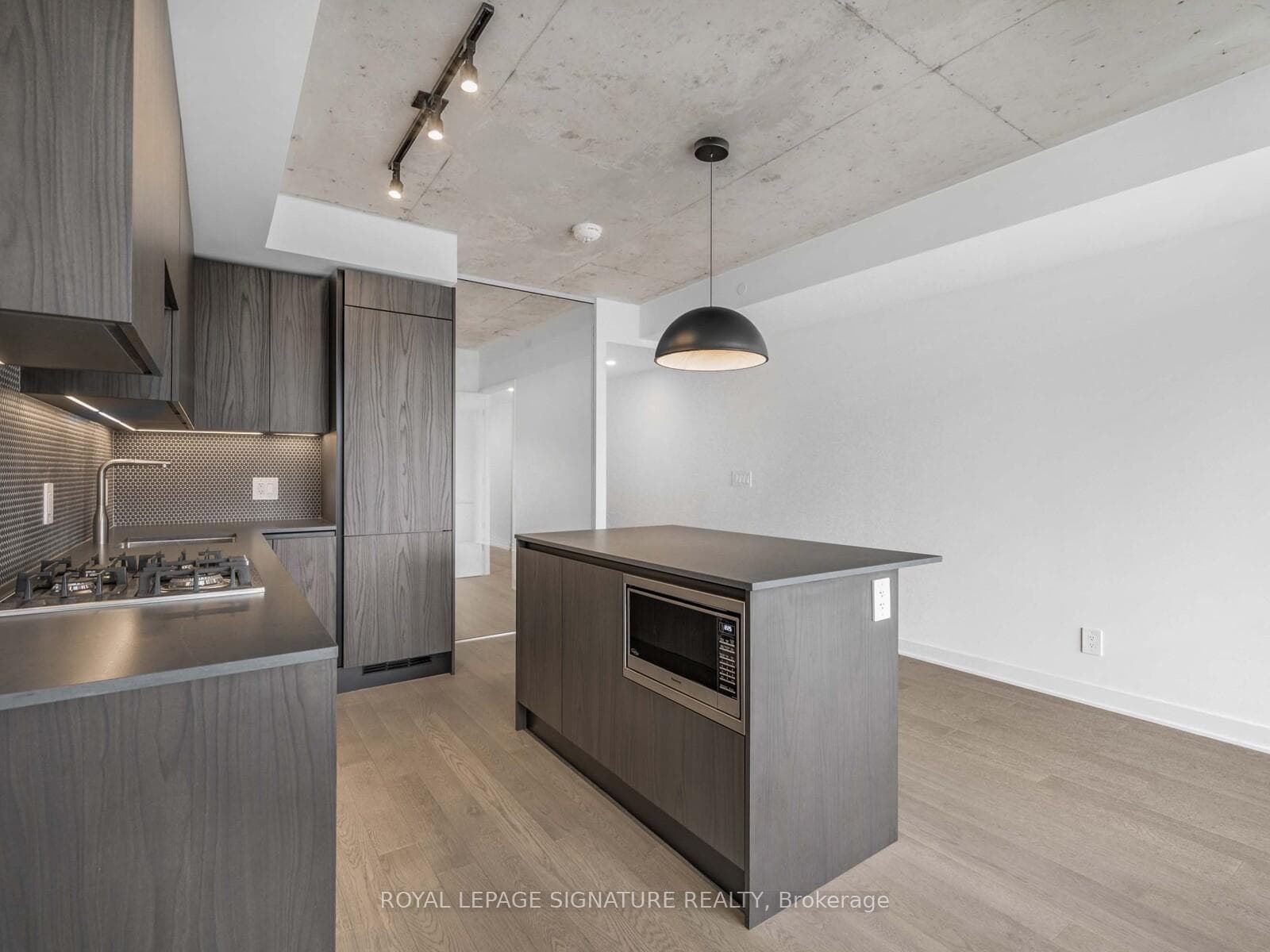 2720 Dundas Street Unit 303 photo 16
