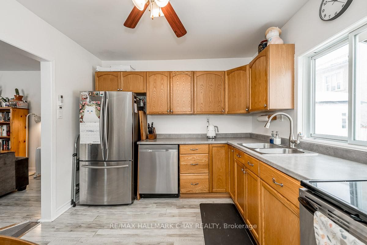 960 Gilmore Avenue photo 12