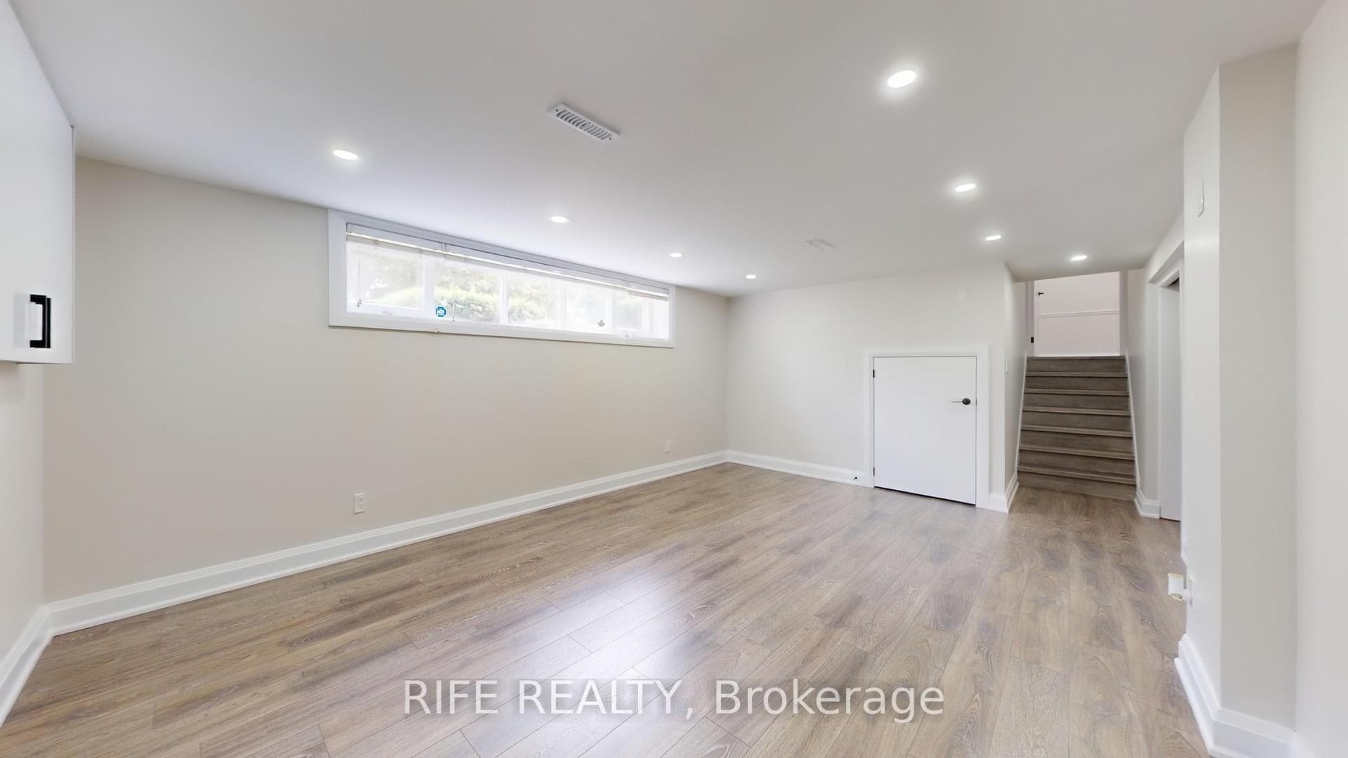 2137 Hixon Street photo 43