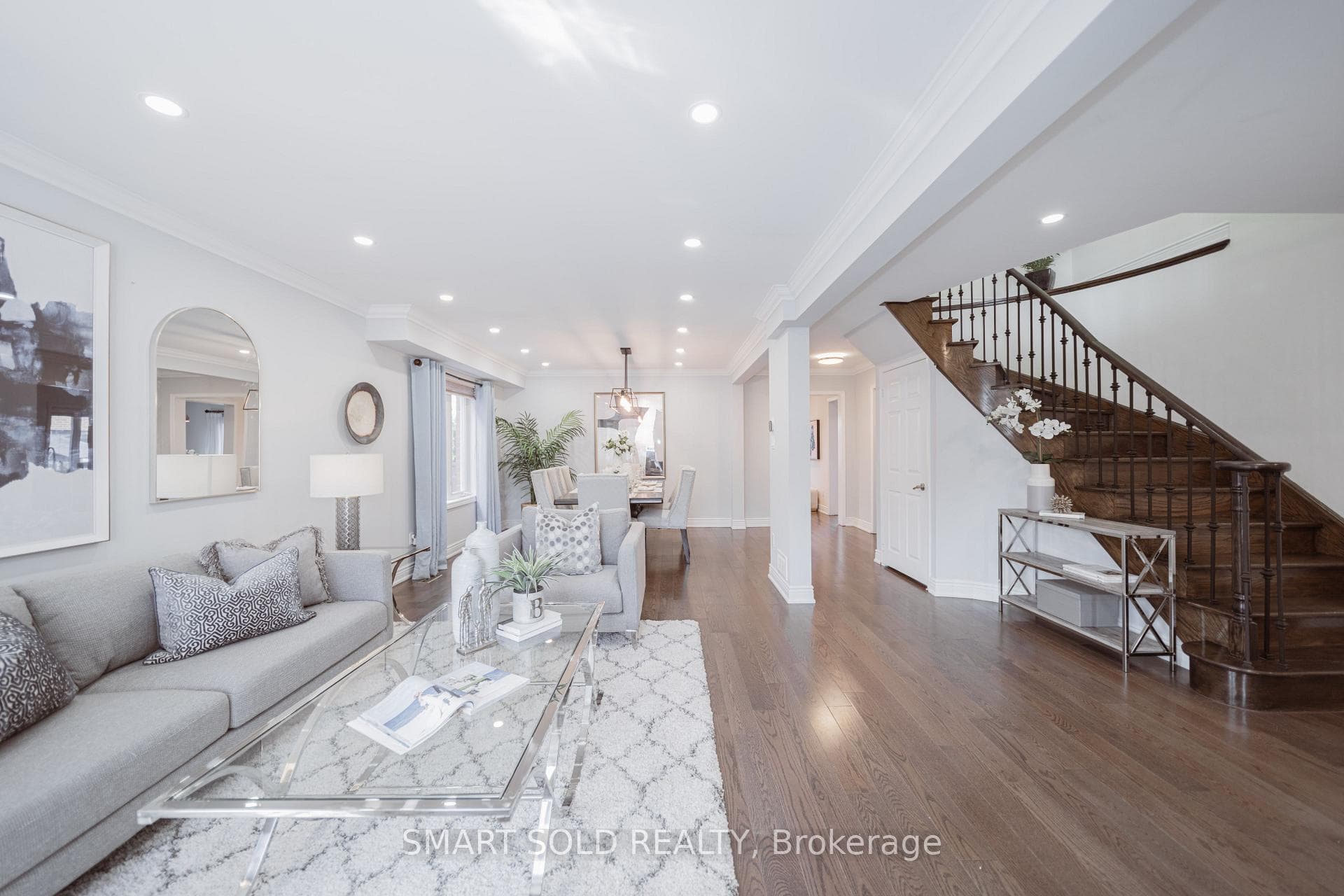 290 Greenock Drive photo 6