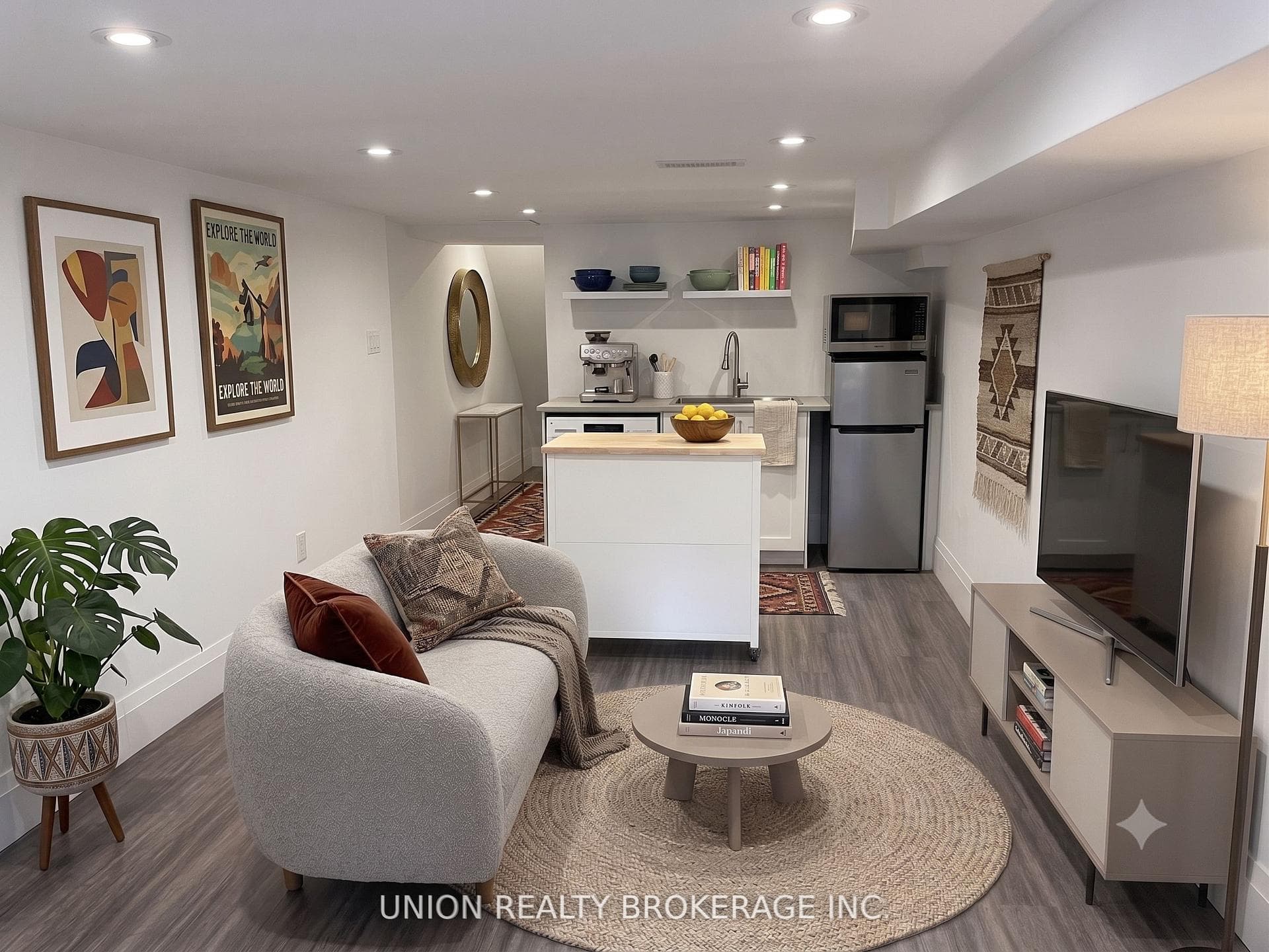 142 Pickering Street Unit Lower photo 3