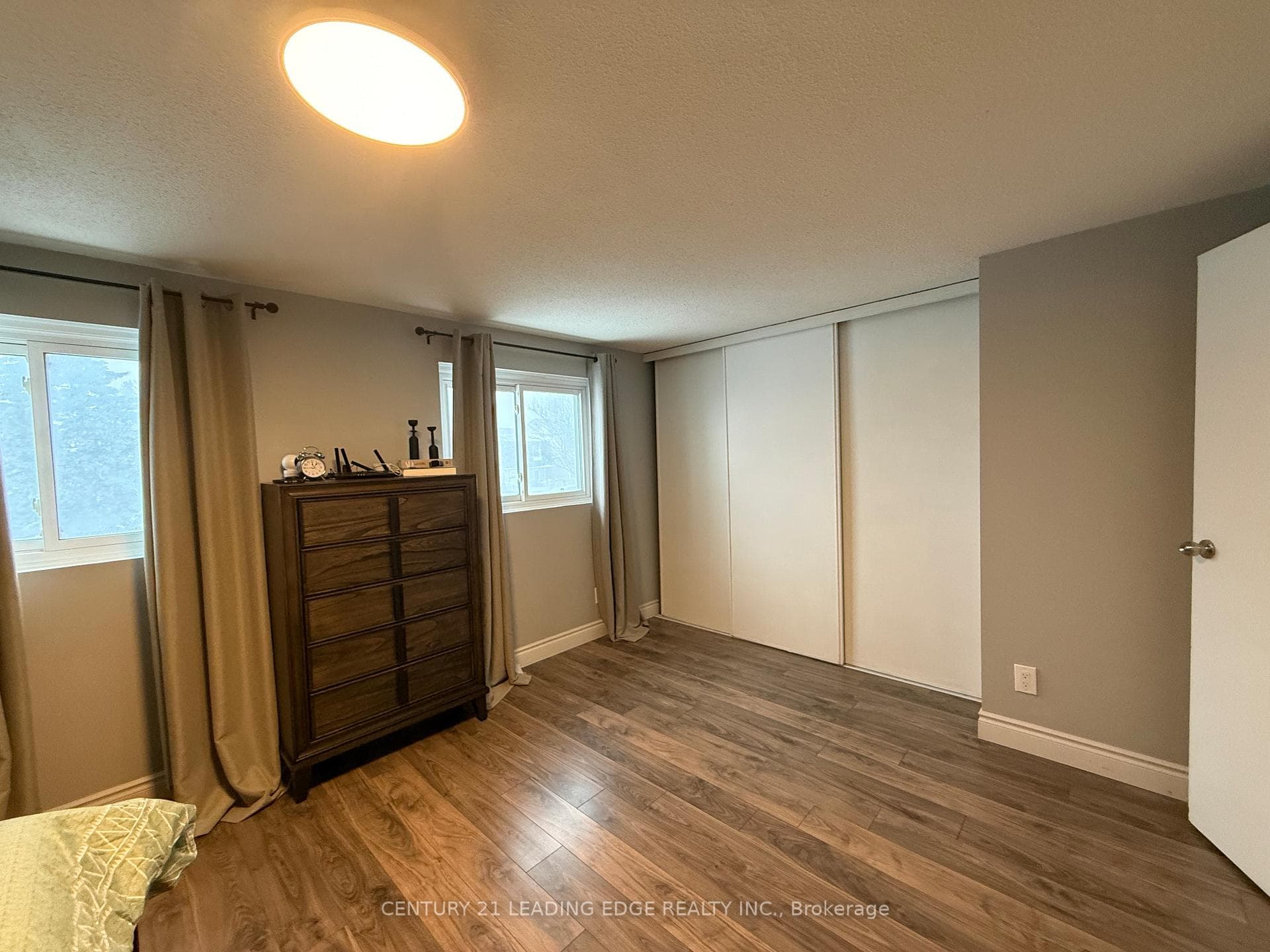 998 Southgate Drive Unit Upper photo 12