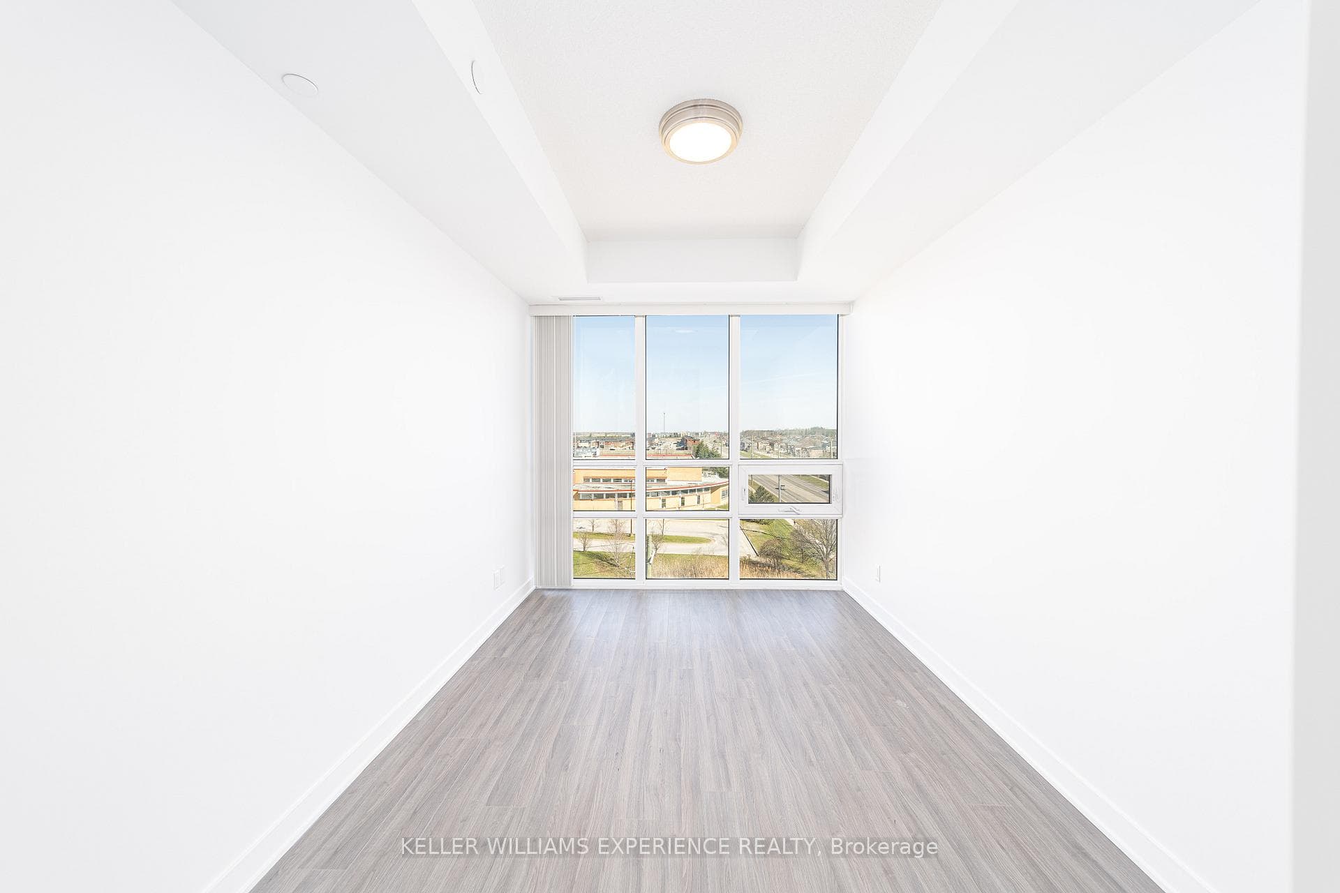 681 Yonge Street Unit 607 photo 7