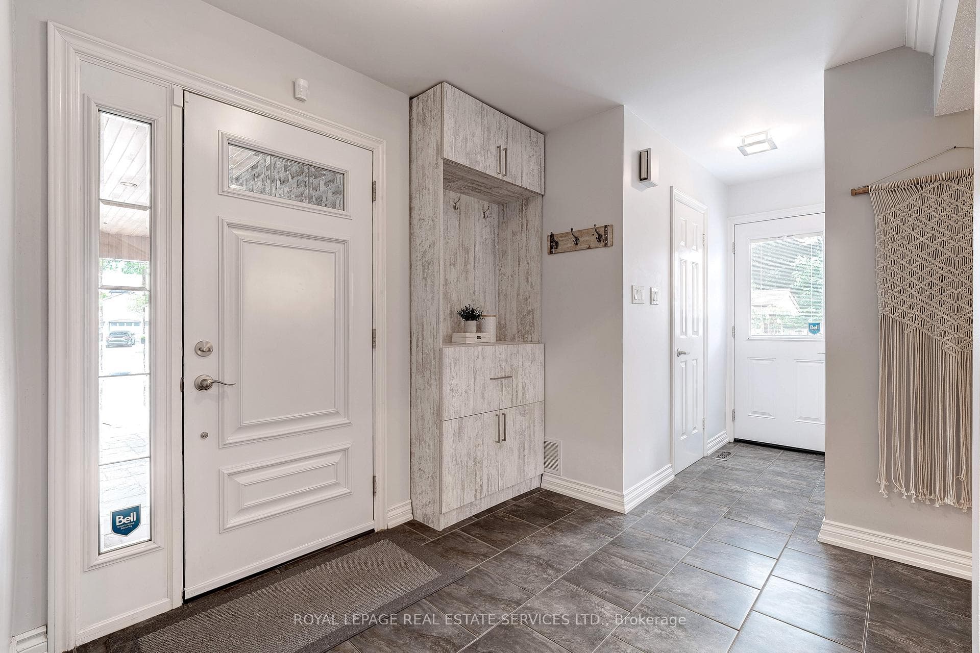 208 Somerville Place photo 6