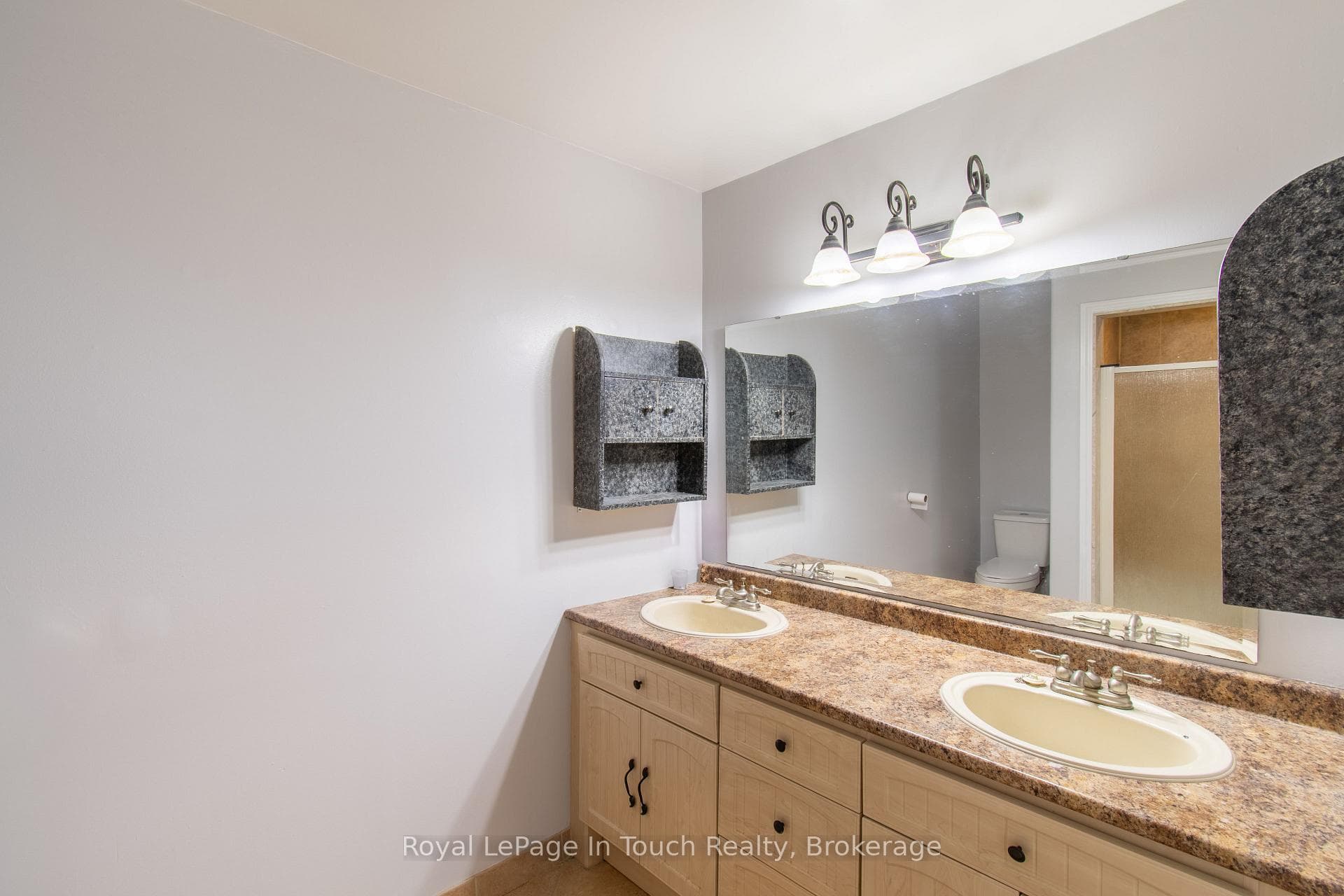 326 Lafontaine Road photo 15