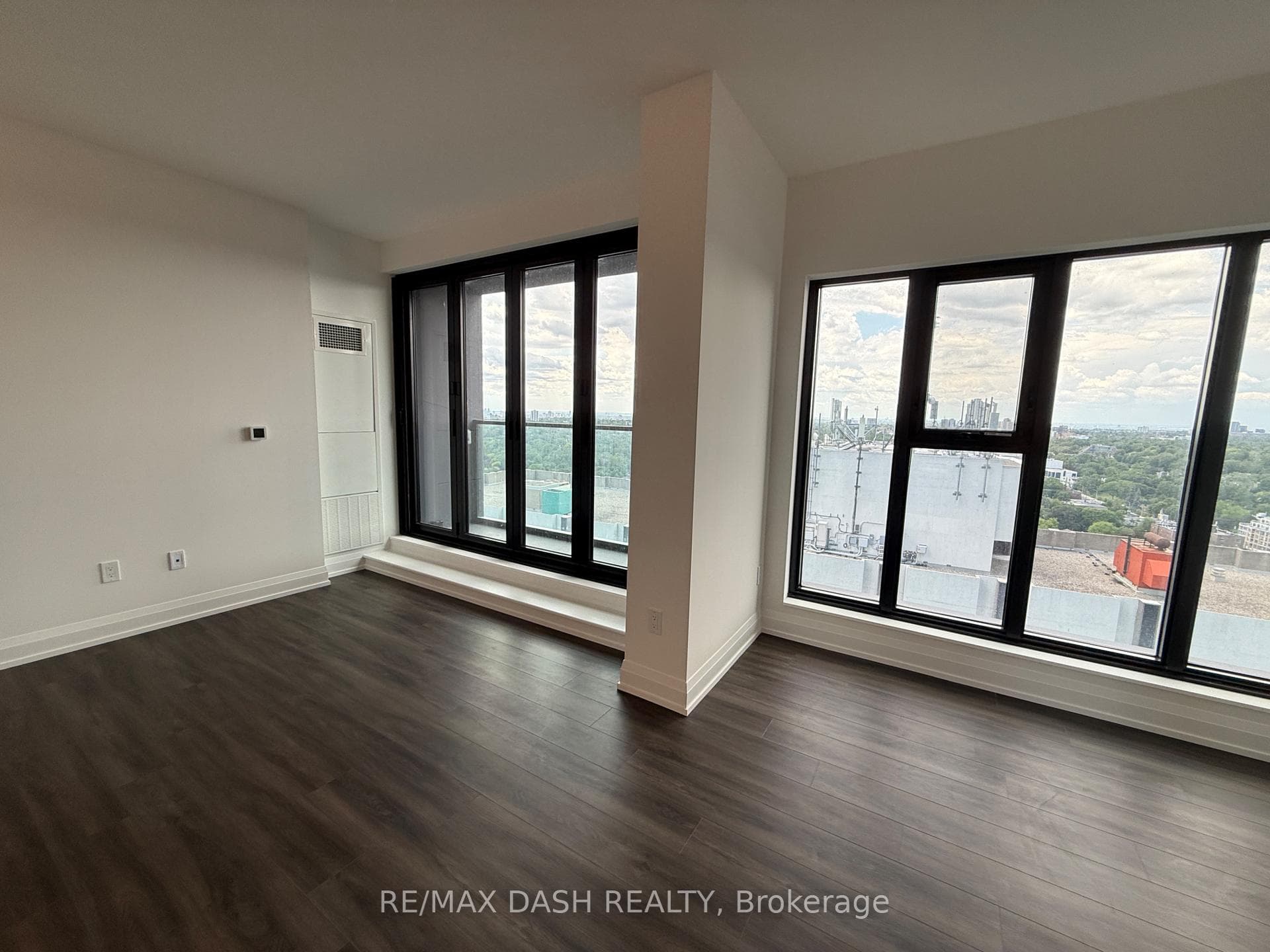 20 Soudan Avenue Unit 2408 photo 7