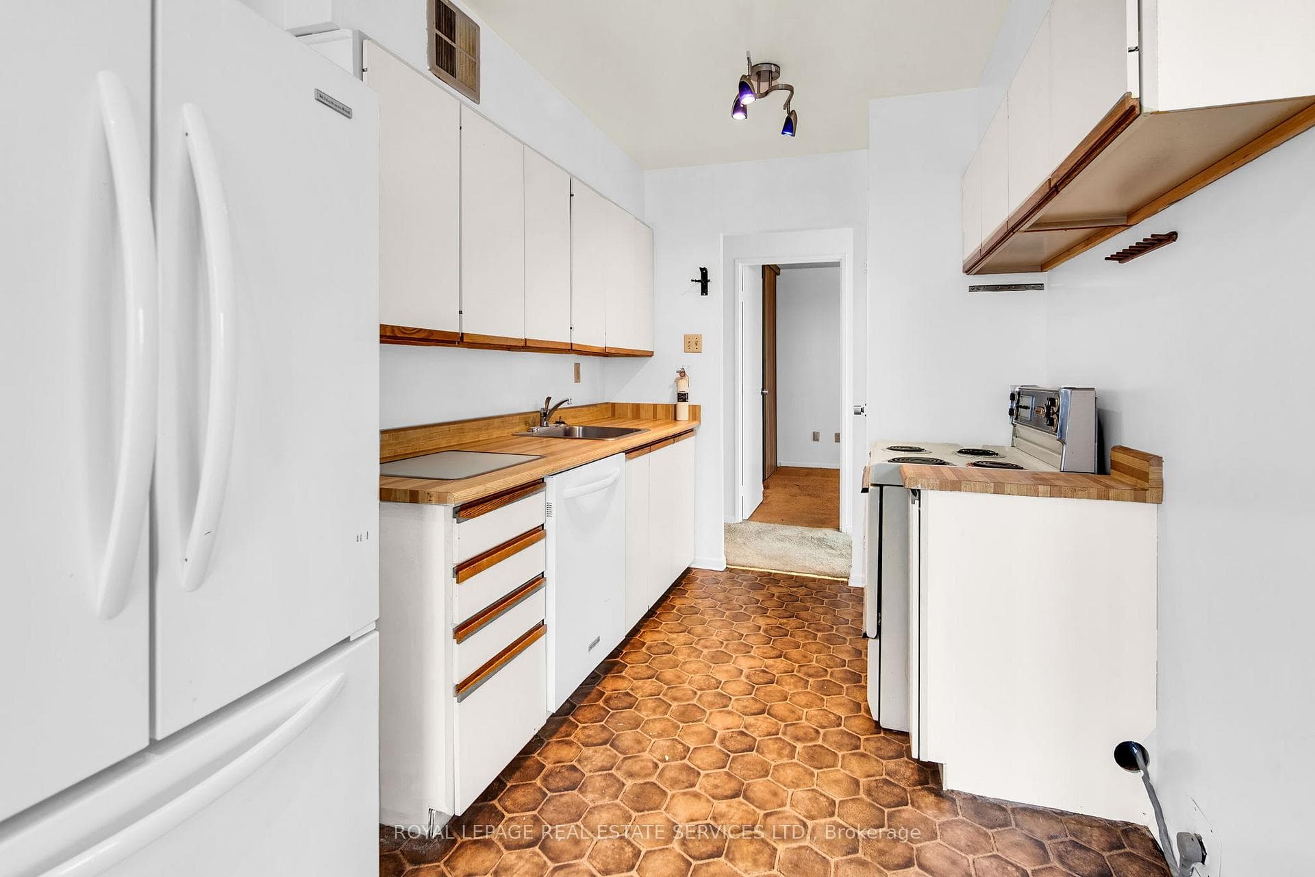 100 Quebec Avenue Unit 1811 photo 16