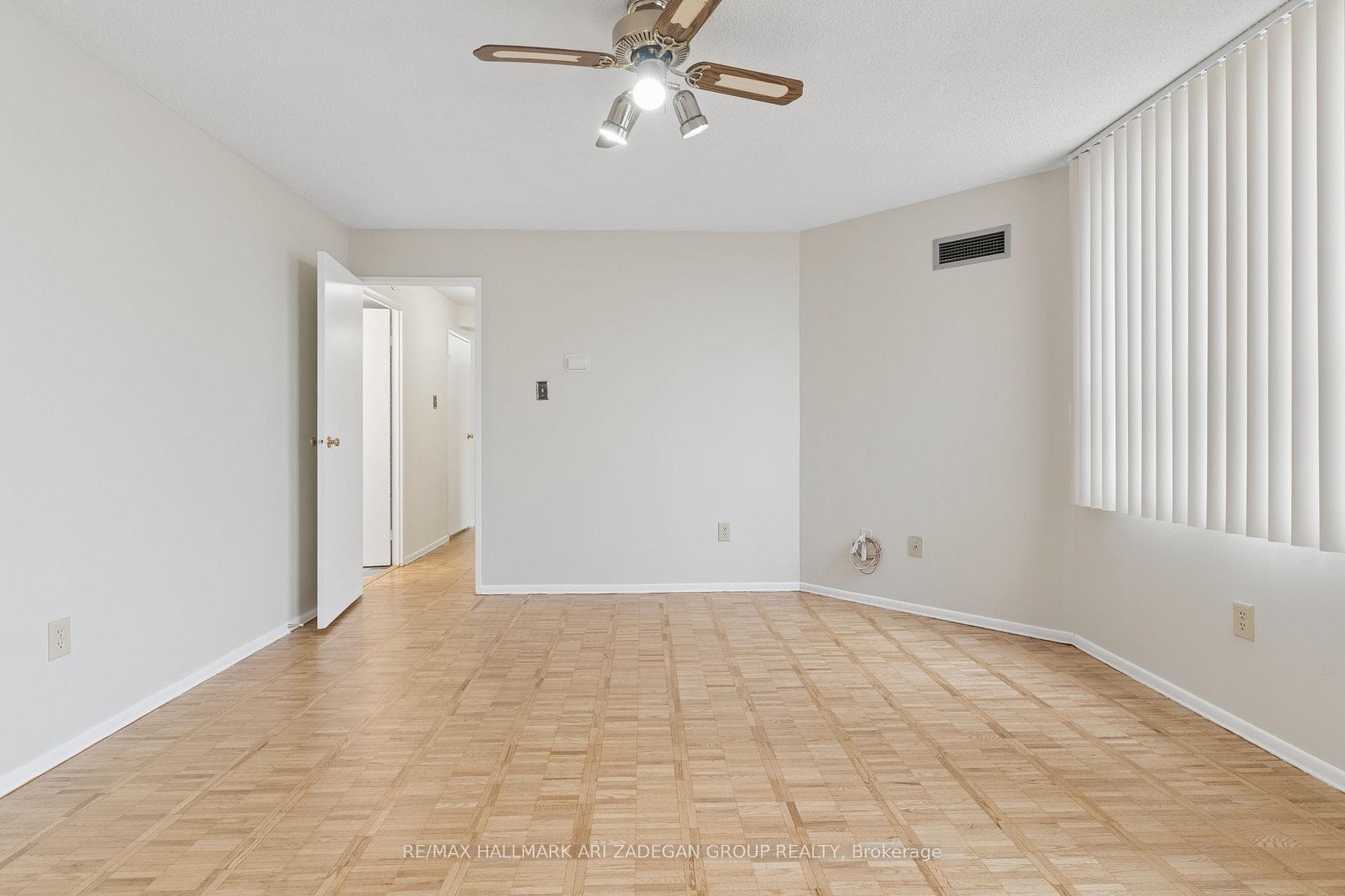 3650 Kaneff Crescent Unit 2704 photo 12