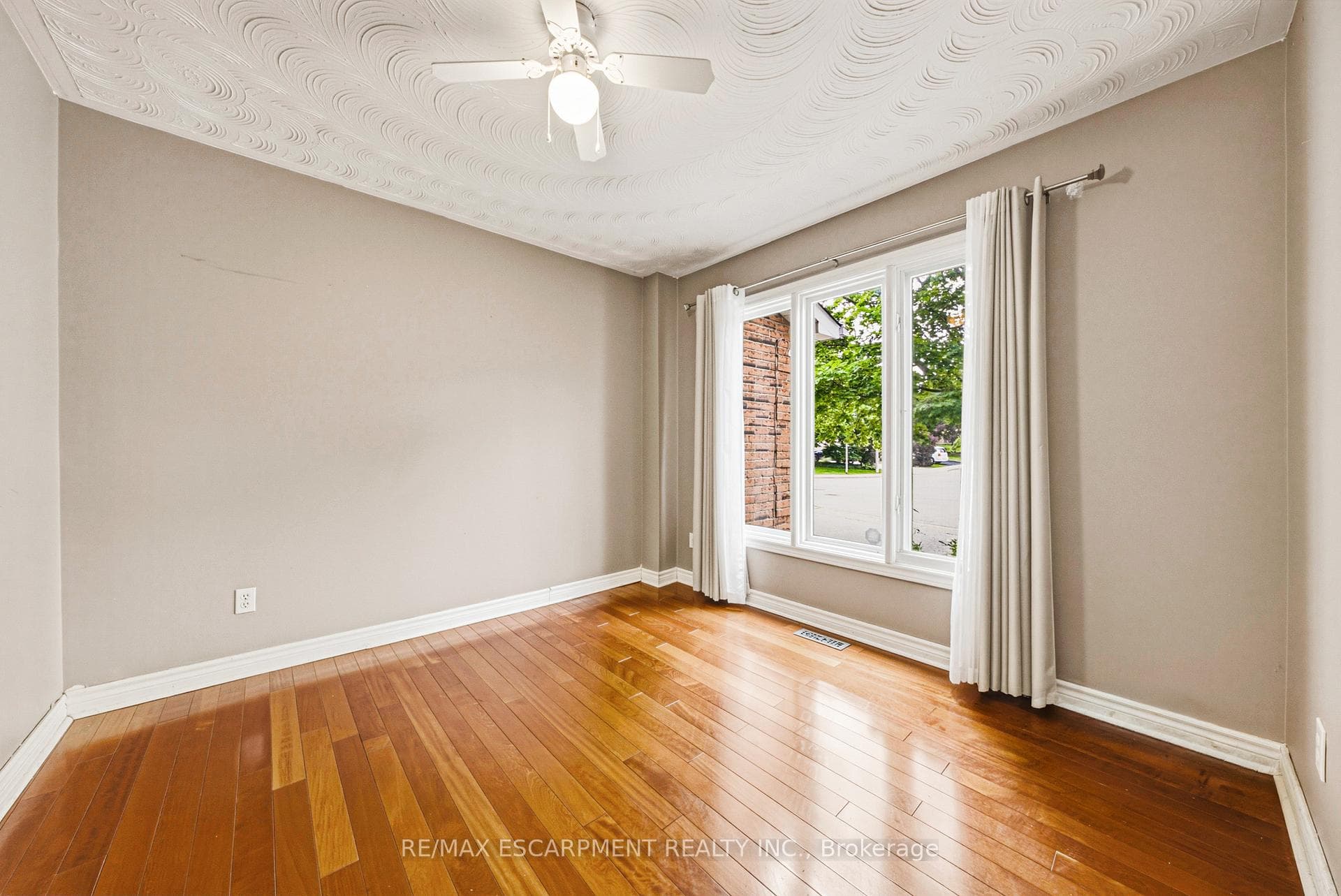 21 Moss Boulevard photo 15