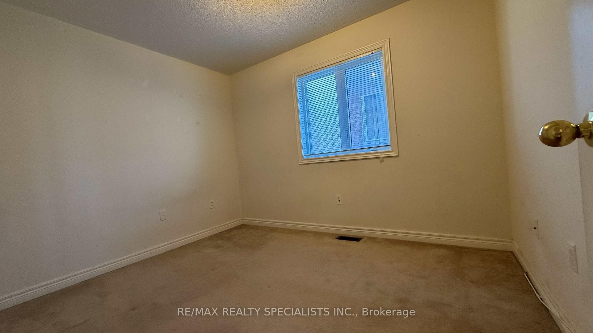 3273 Stoney Crescent photo 12