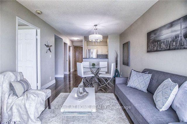 11 Lee Centre Drive Unit 608 photo 3