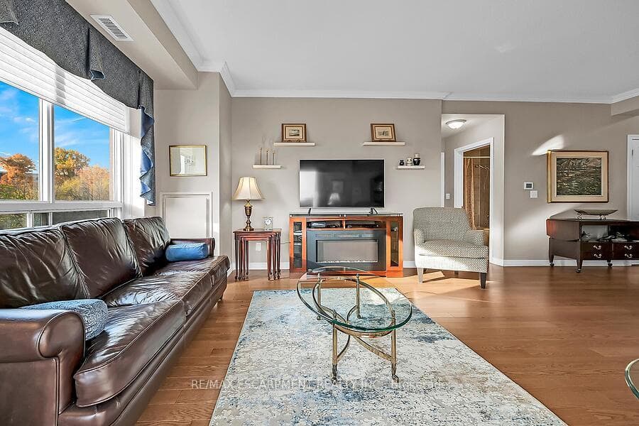 3000 Creekside Drive Unit 601 photo 16