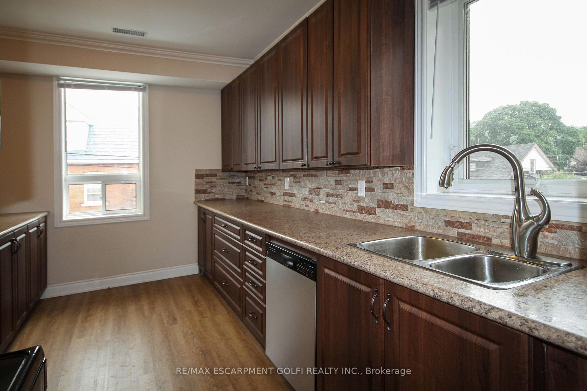 52 Cedar Avenue photo 8