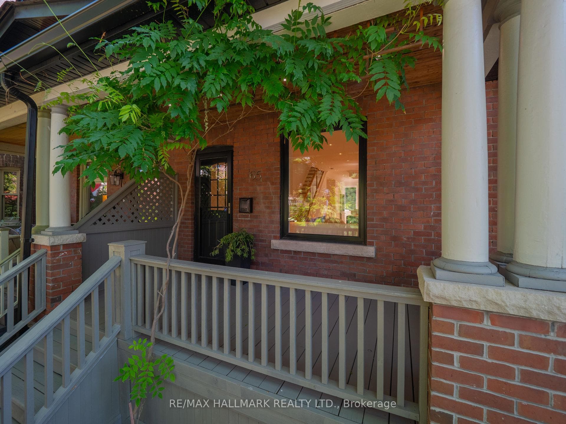 65 Hampton Avenue photo 2
