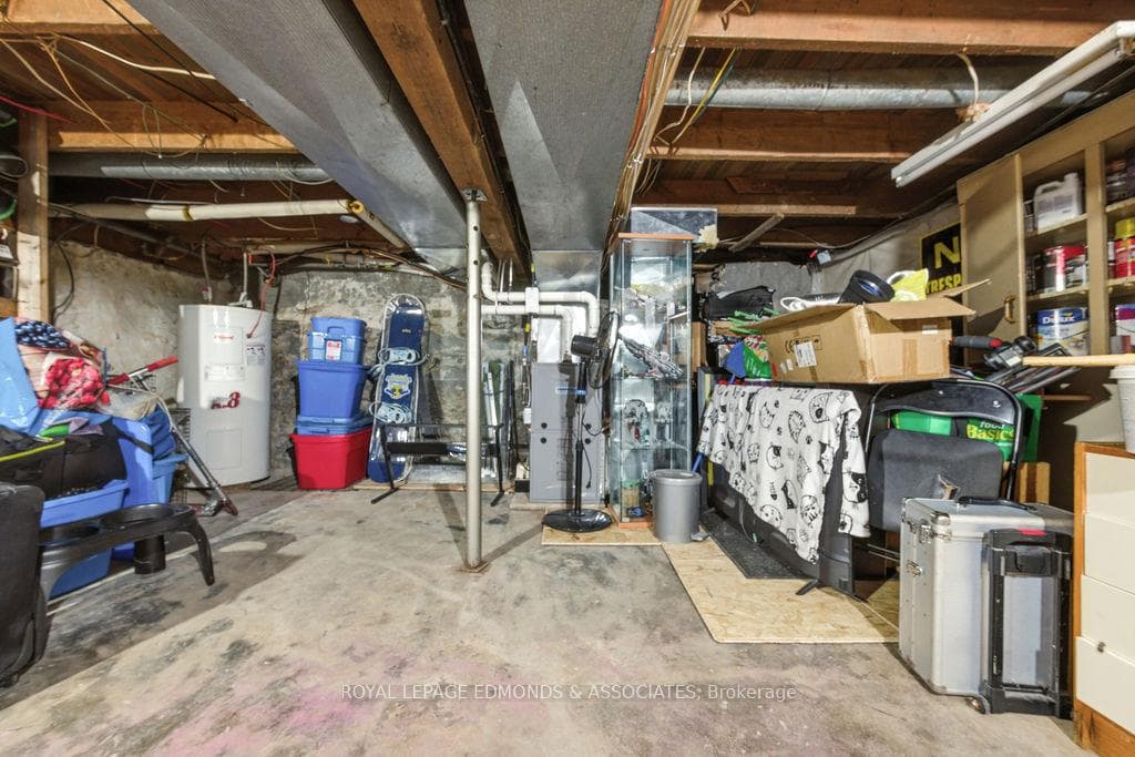 408 Moffat Street photo 37