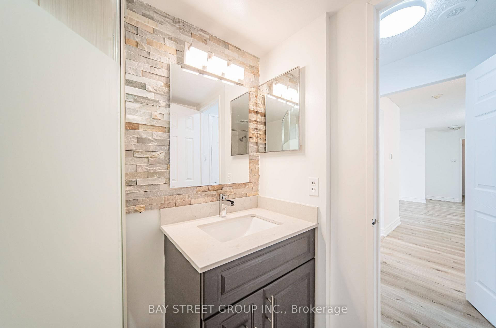 330 Rathburn Road Unit 1810 photo 18