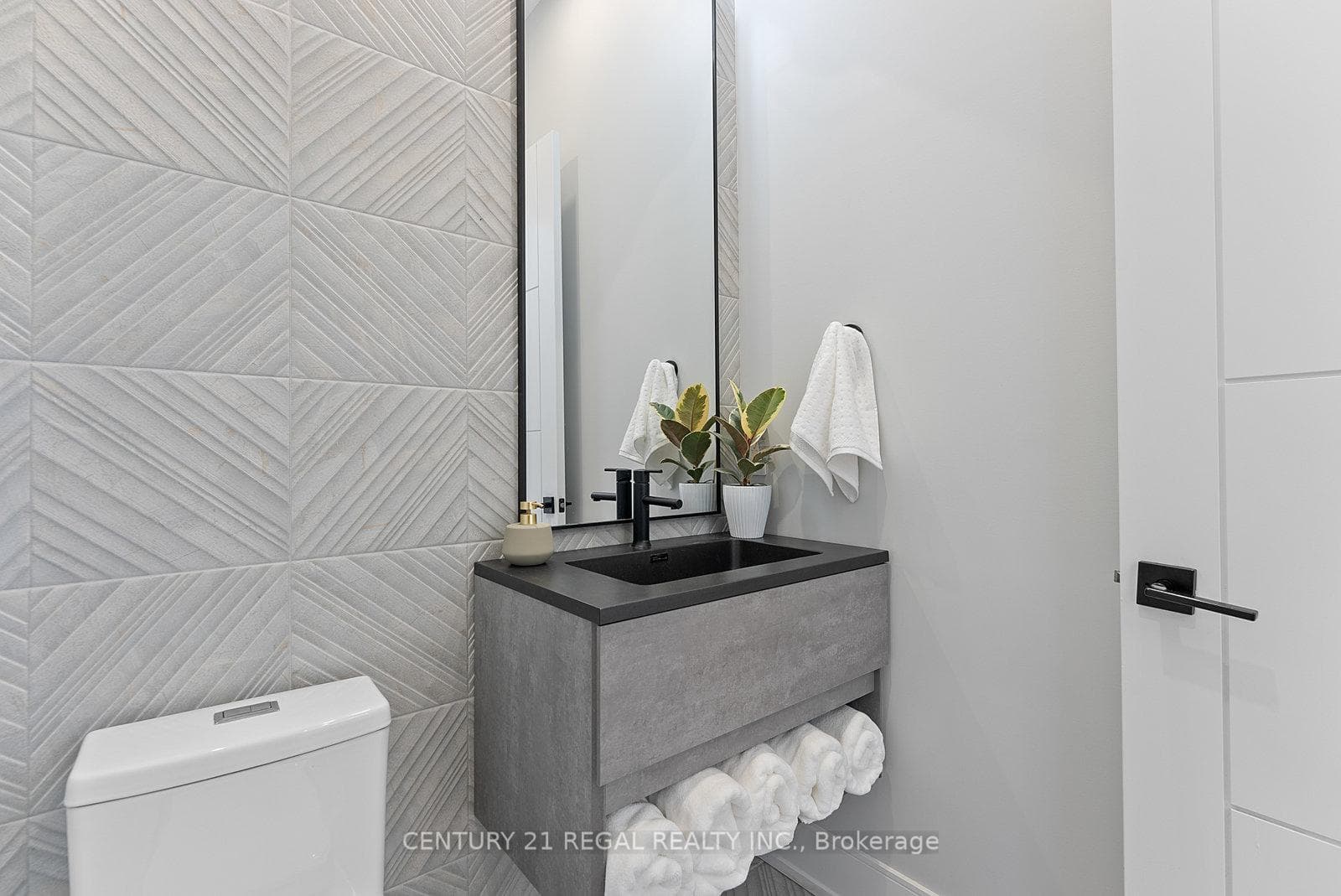 Powder Room/Bathroom 1