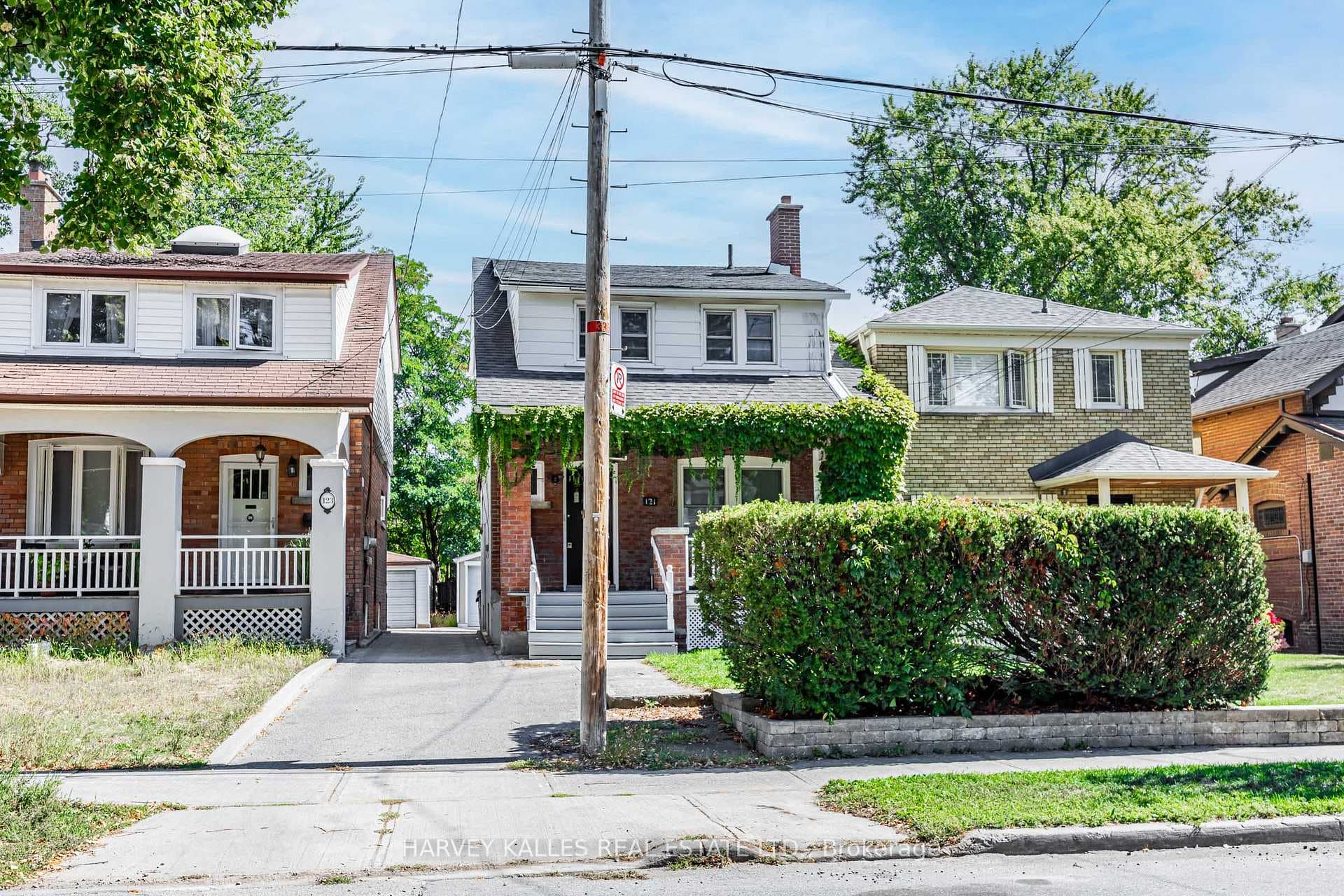 121 Blantyre Avenue photo 3