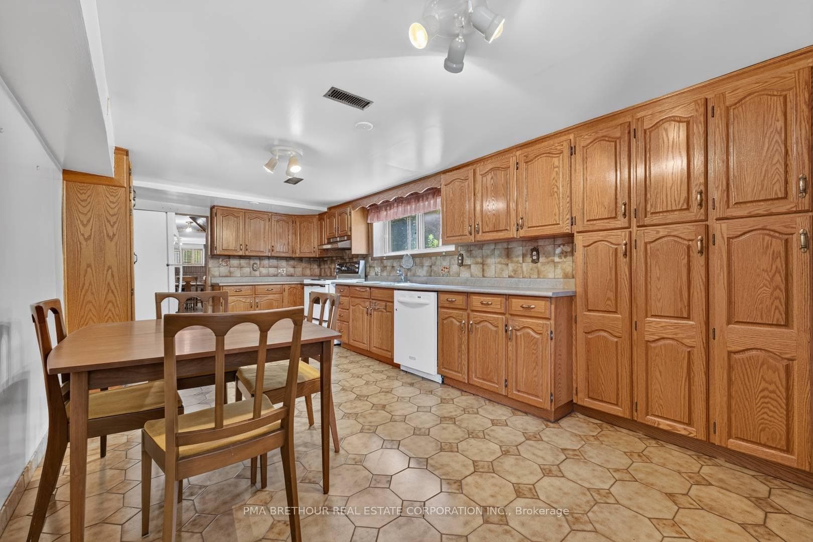 65 Goldsboro Road photo 14
