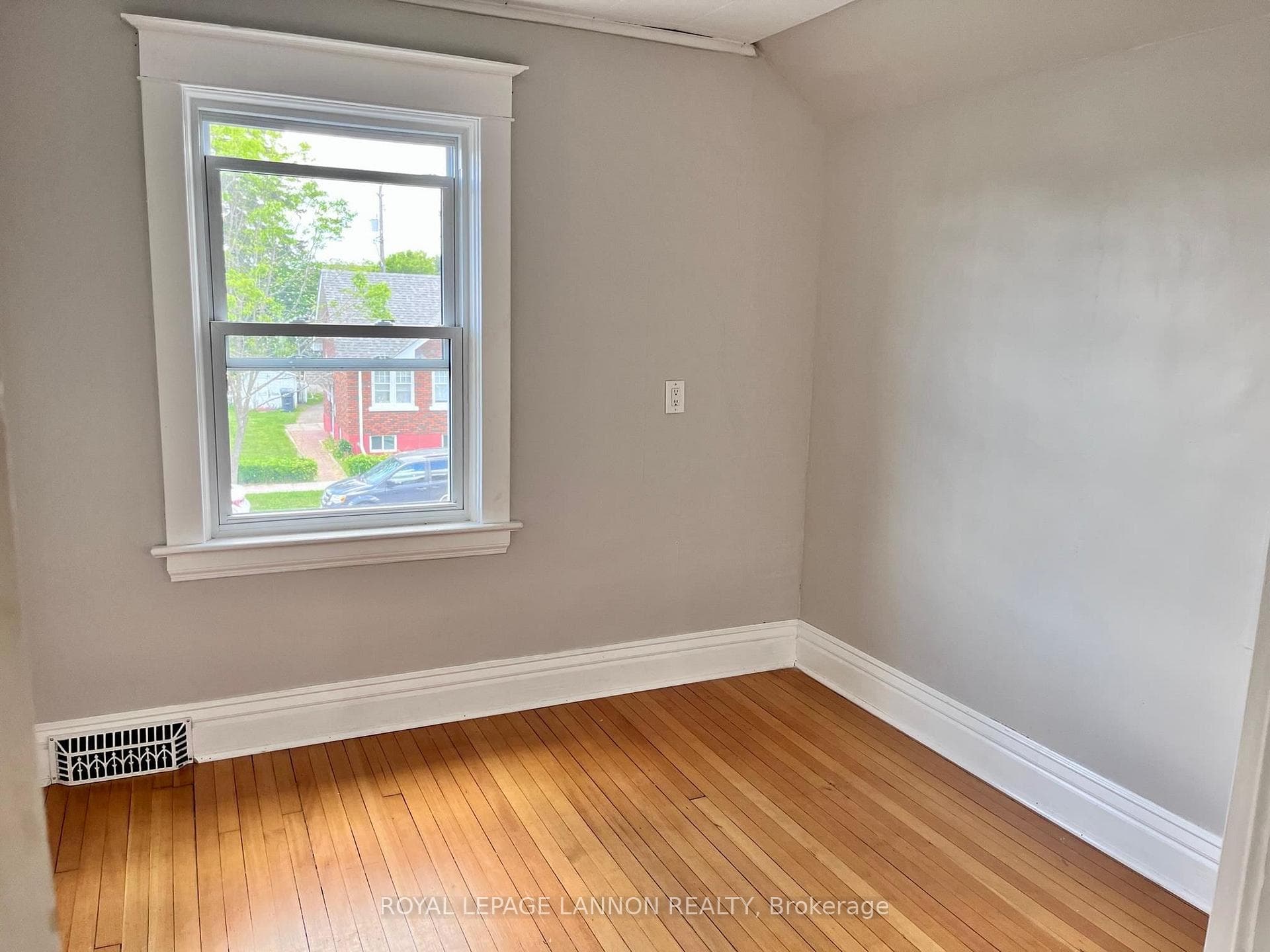 232 Balmoral Street photo 13