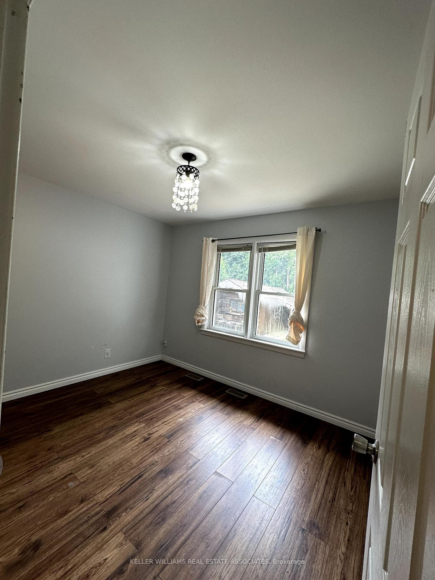 319 Grantham Avenue Unit Upper photo 13