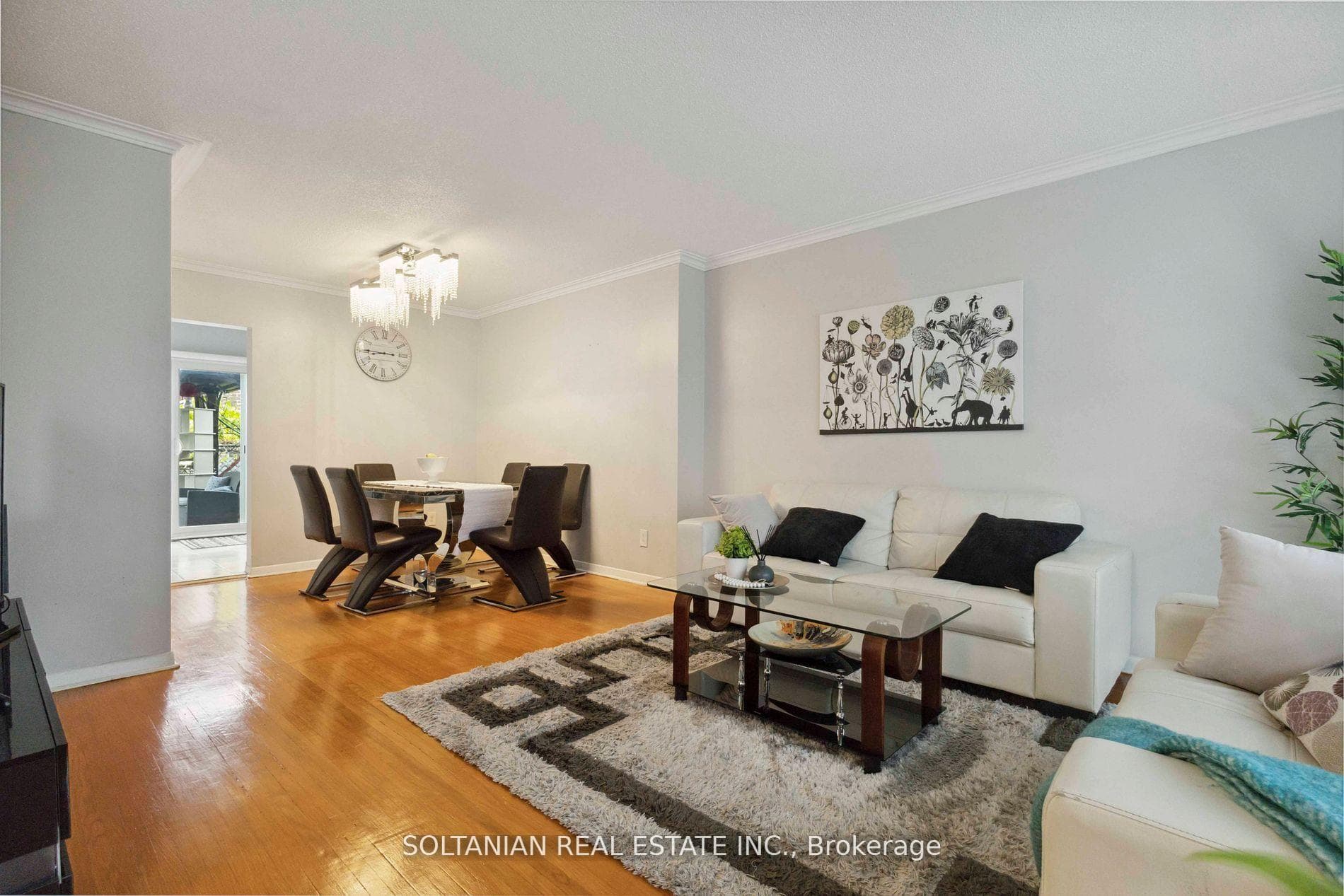 102 Elnathan Crescent photo 6