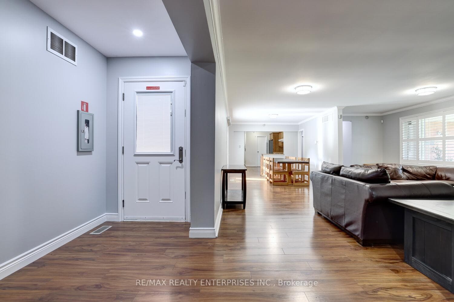 1751 Queen Street photo 6