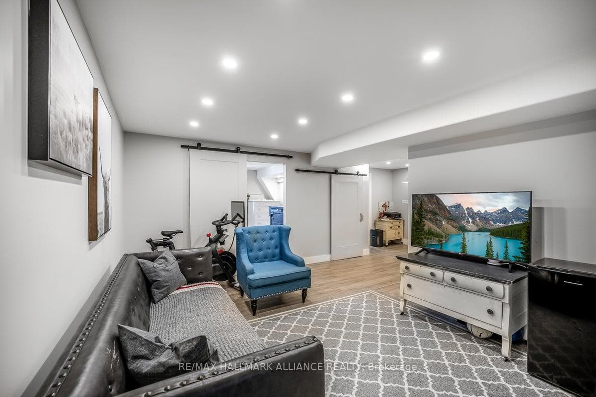 1061 Pinegrove Road photo 24