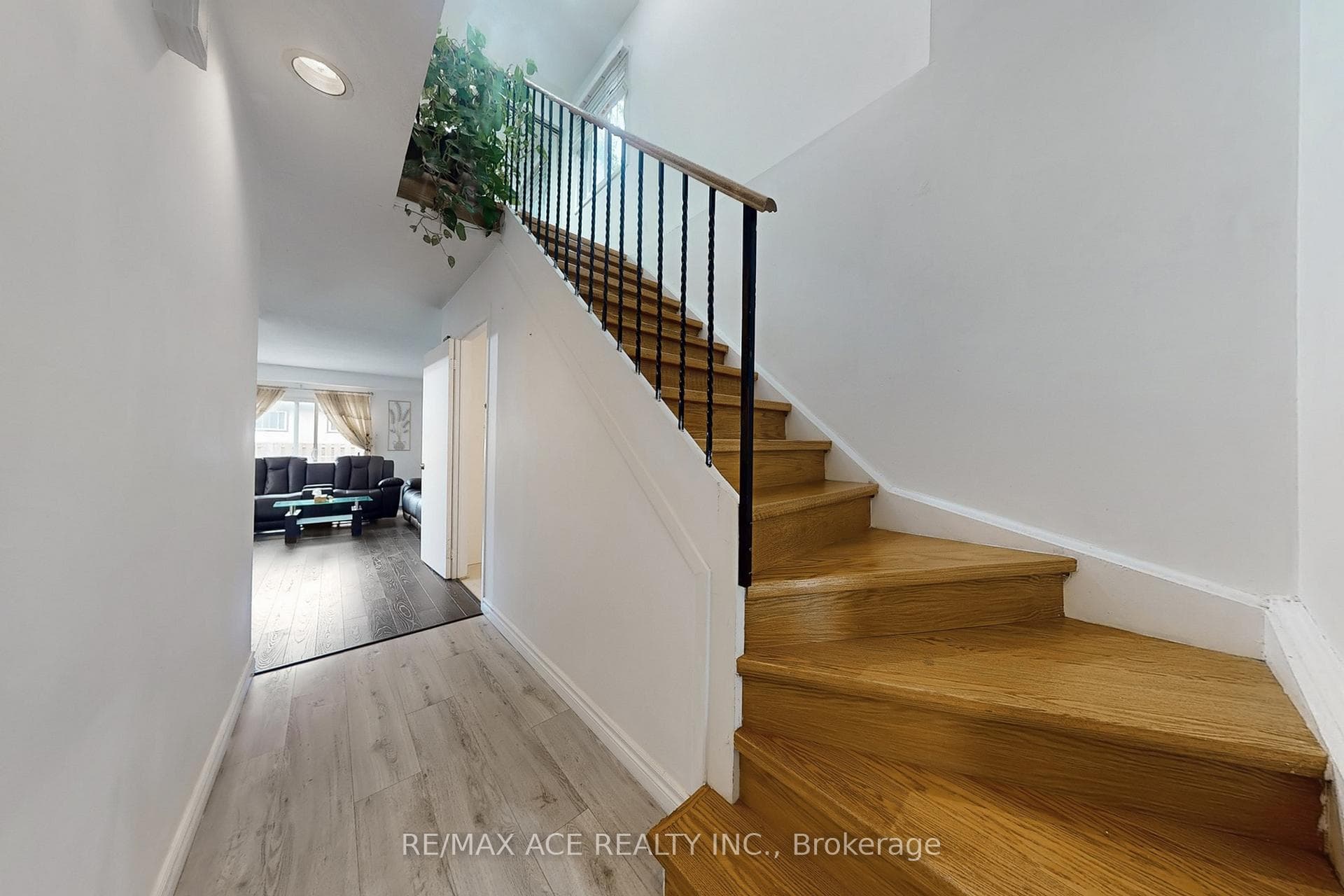 1121 Sandhurst Circle Unit 20 photo 19