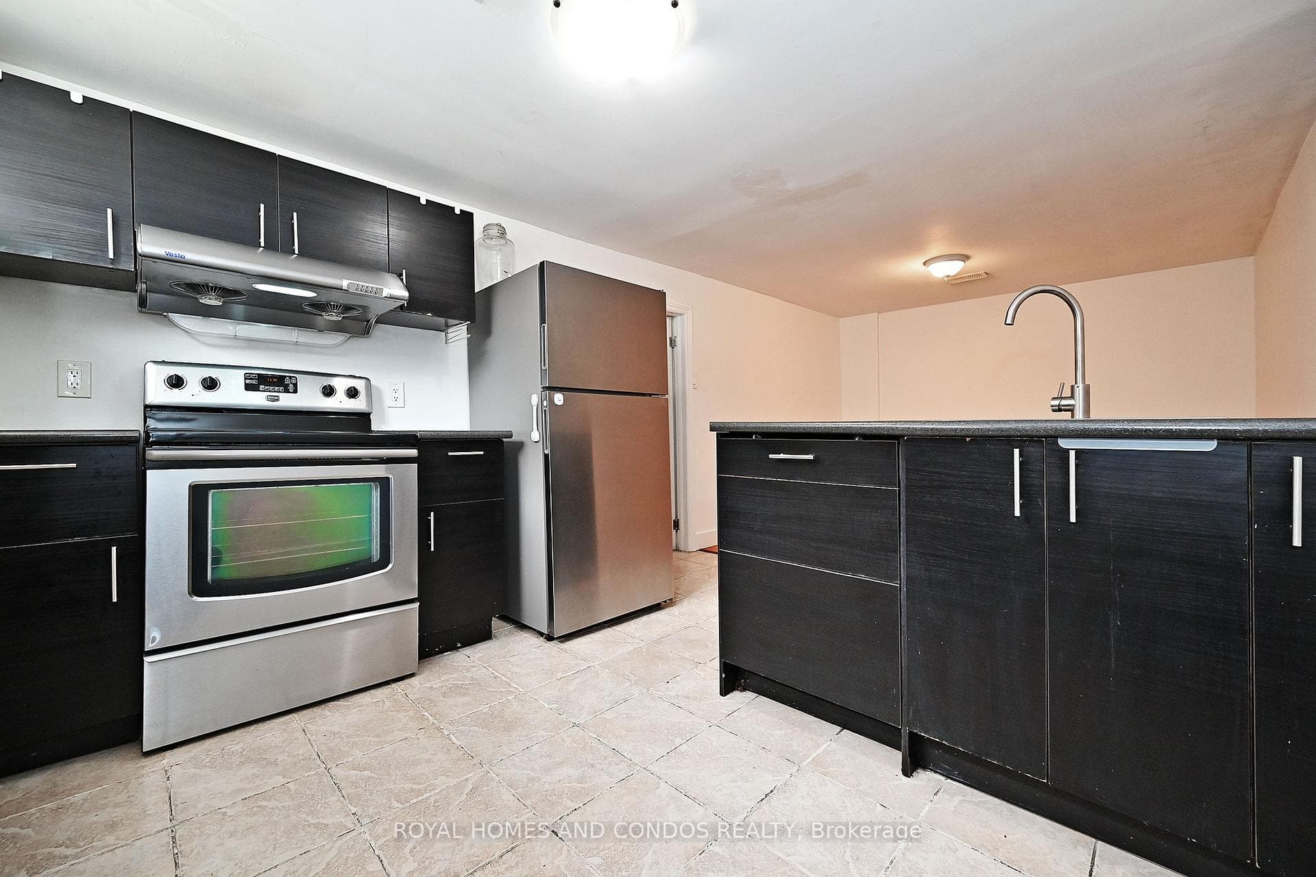 40 Pender Crescent Unit Lower photo 14