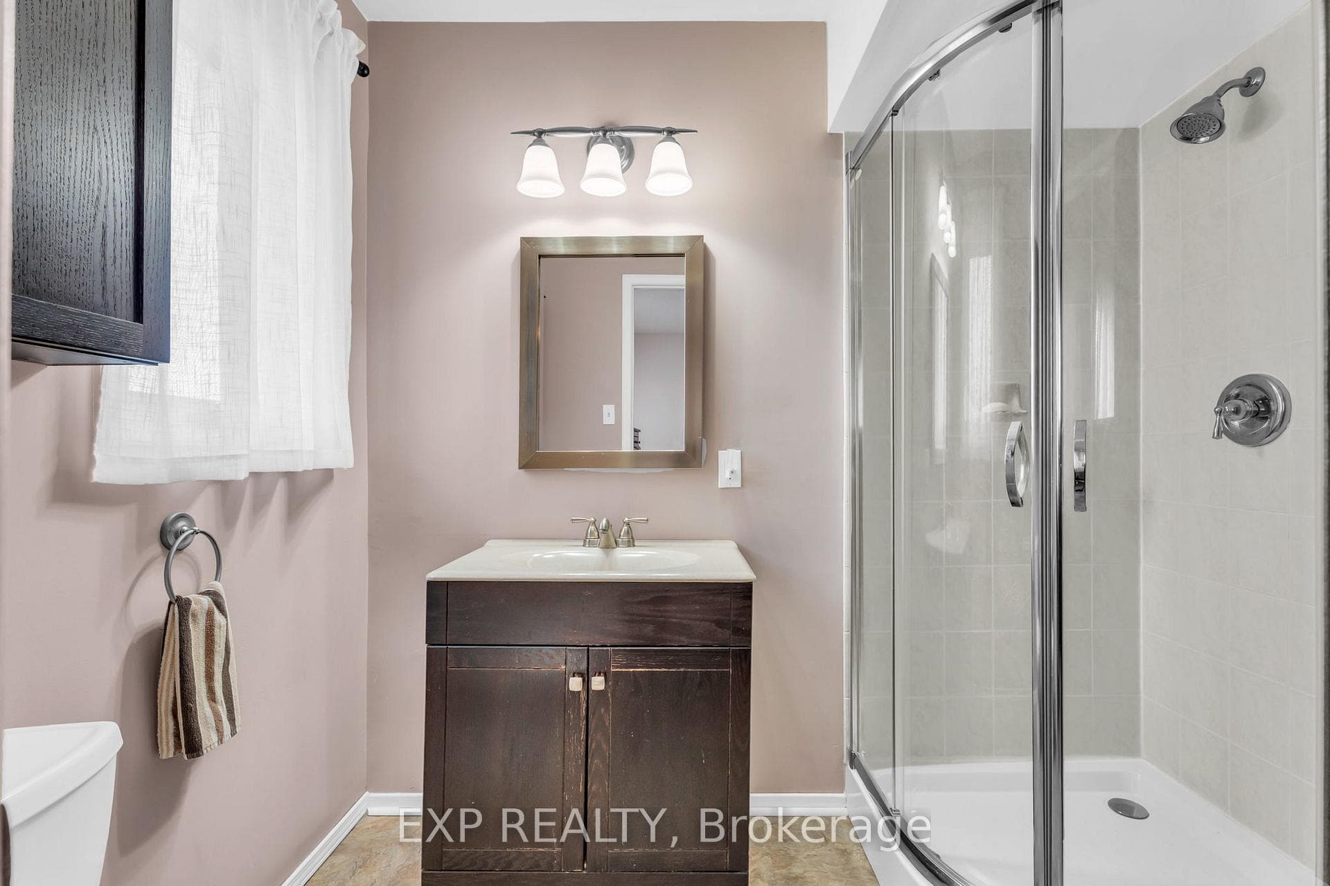 22 Bristol Avenue photo 27