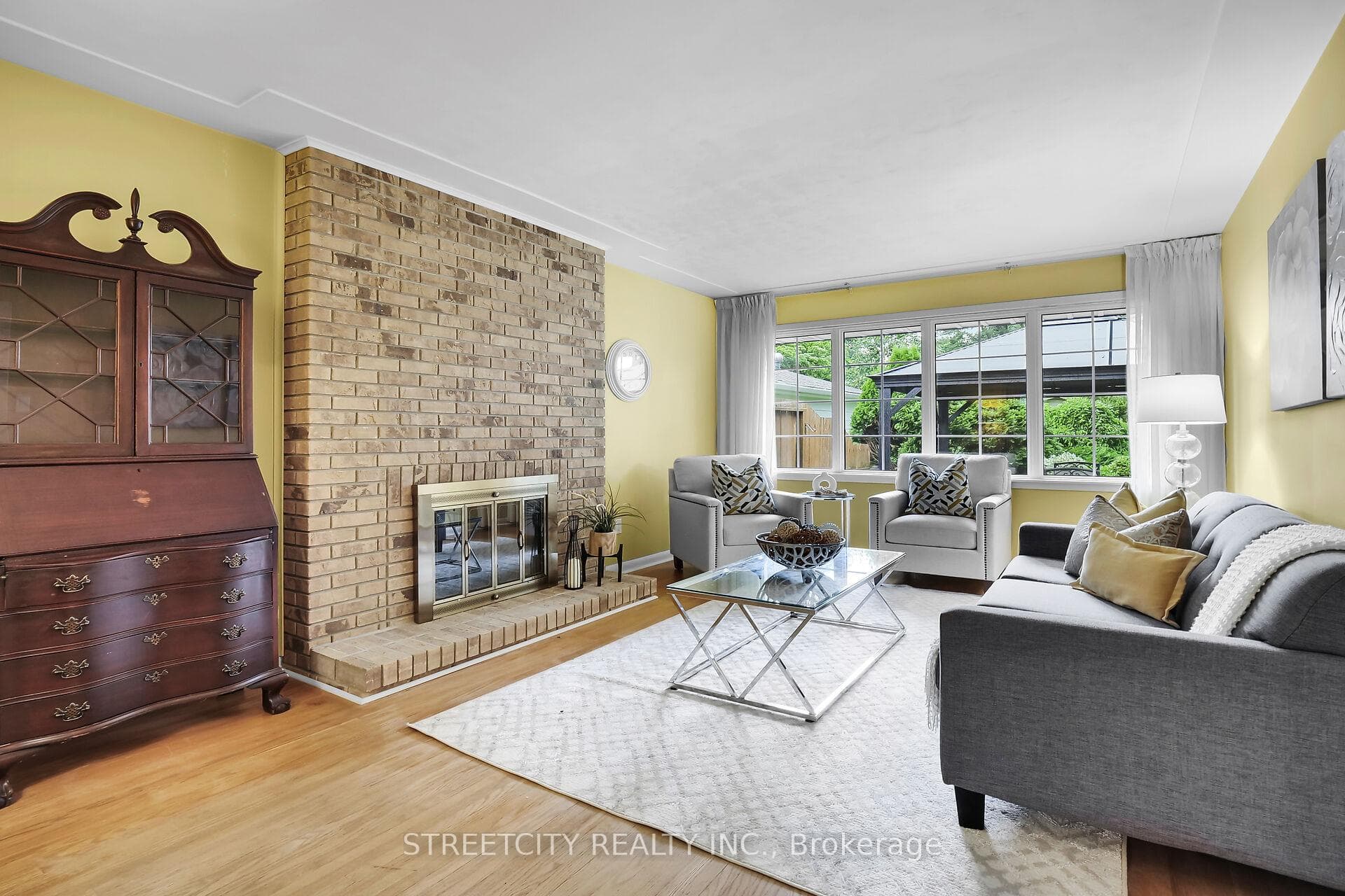 756 Glengyle Crescent photo 8