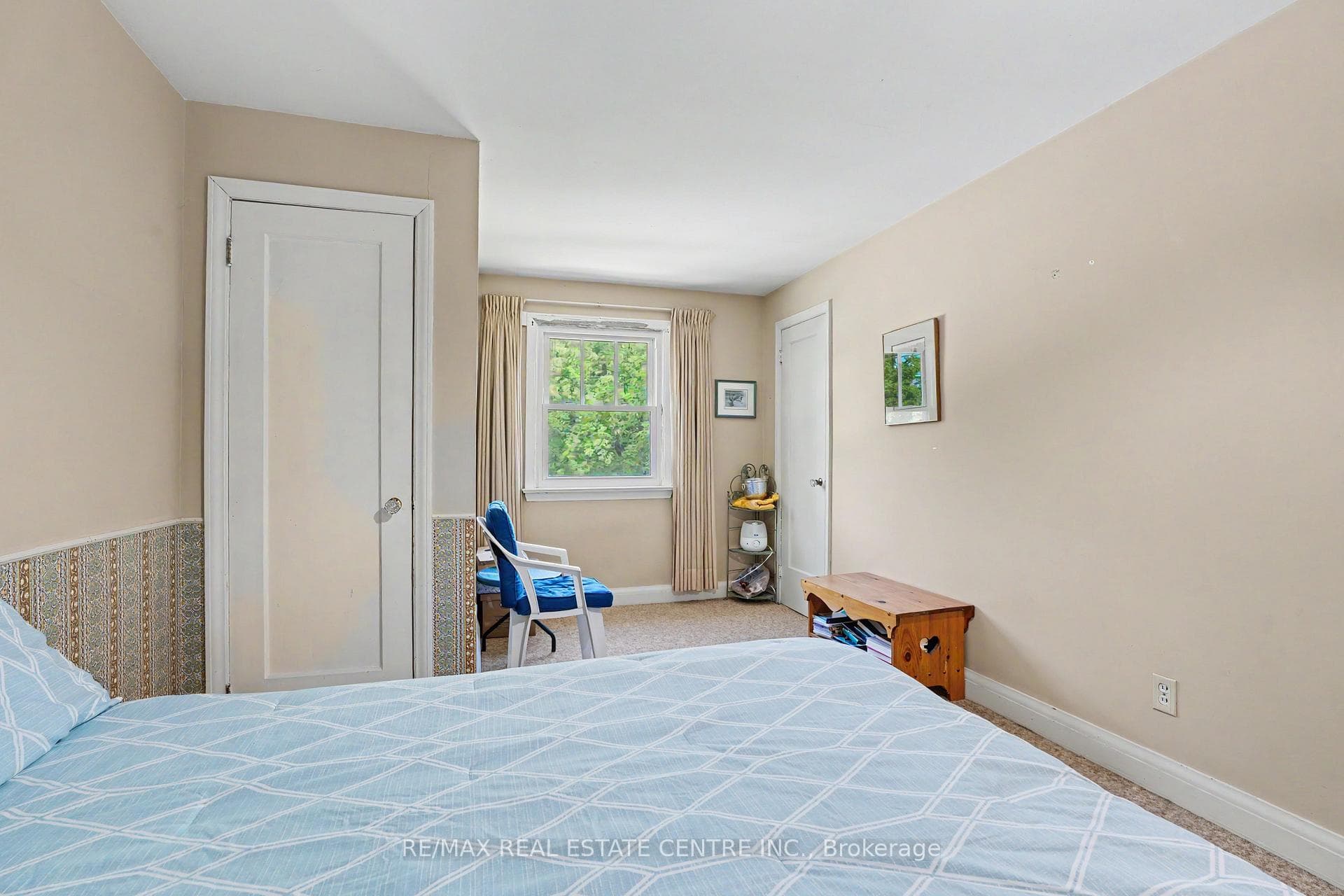 2068 Wellington Avenue photo 20