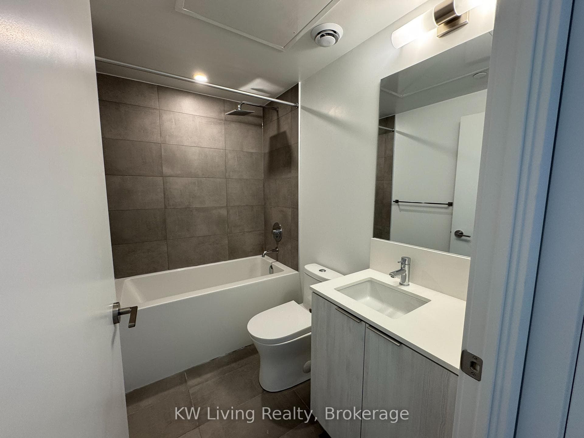 8 Wellesley Street Unit 4102 photo 22