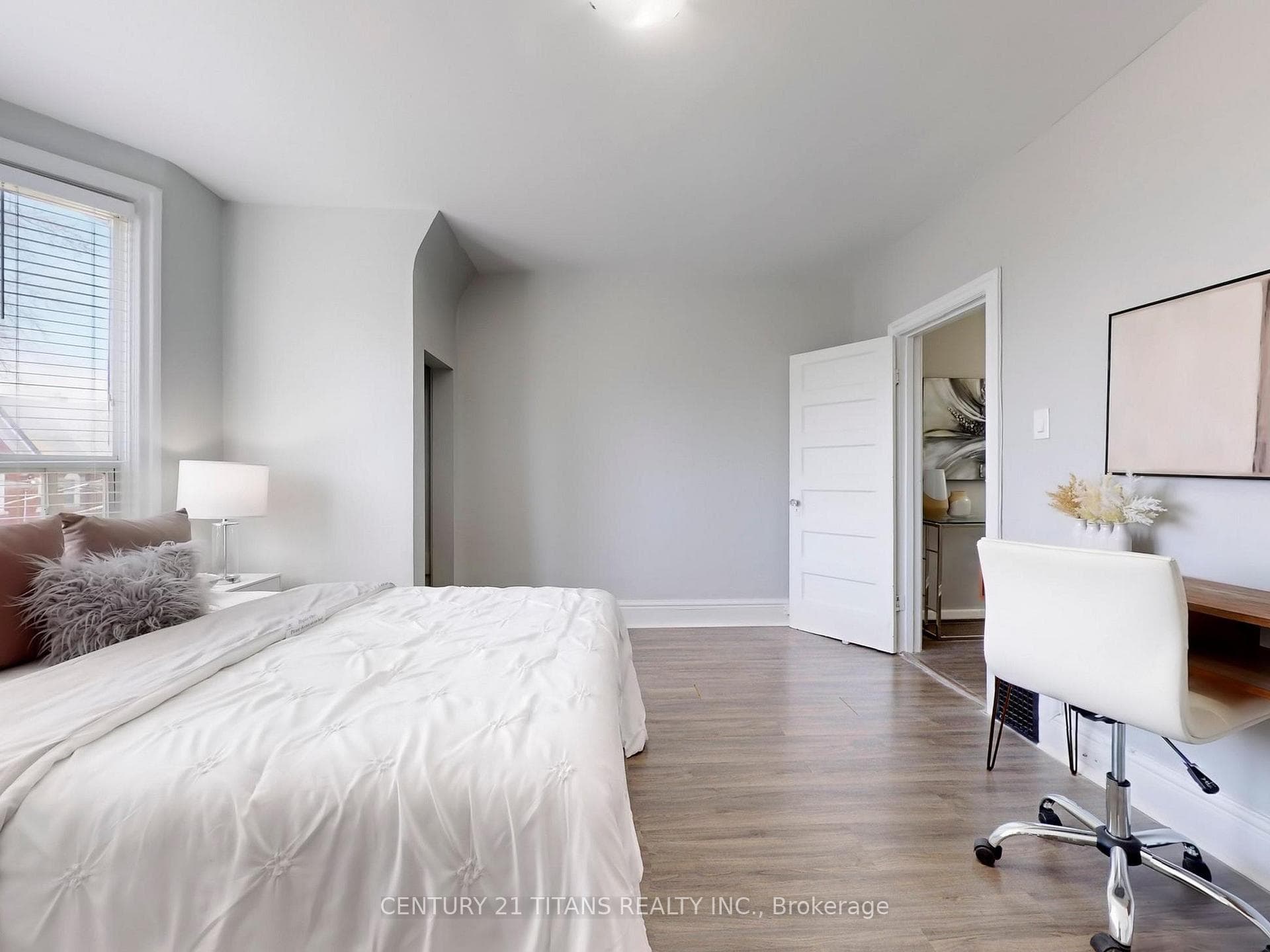 181 Montrose Avenue photo 26