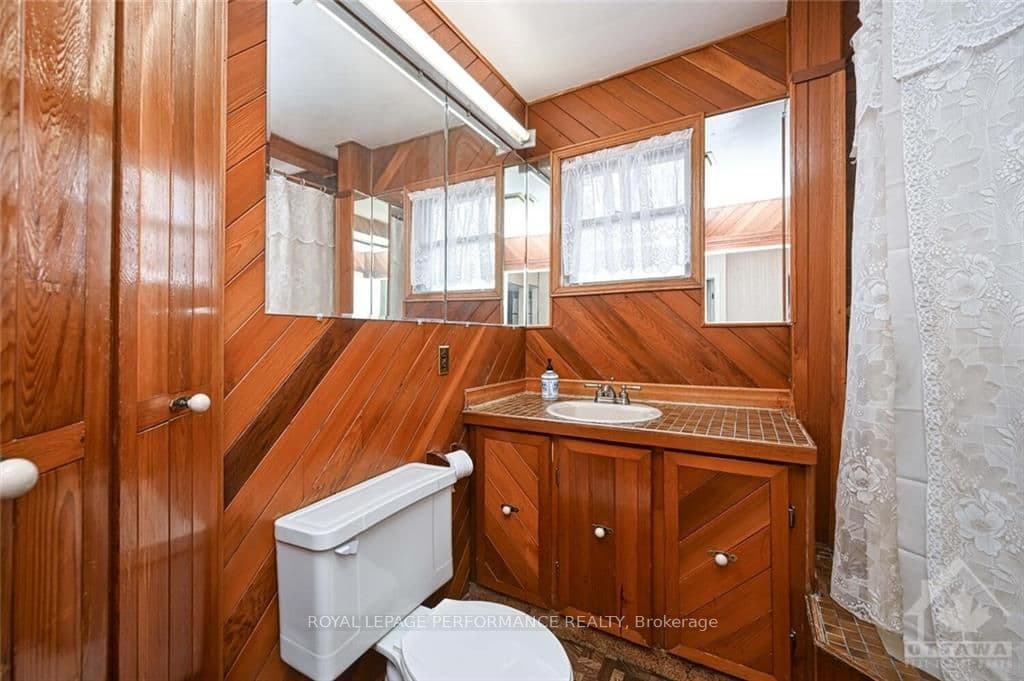 854 WALKLEY Road photo 18