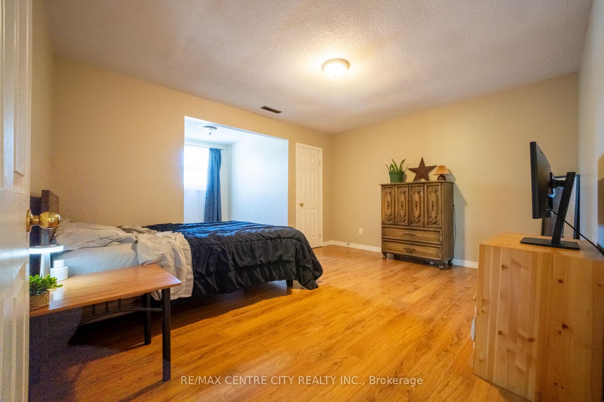 176 Eastman Avenue photo 31