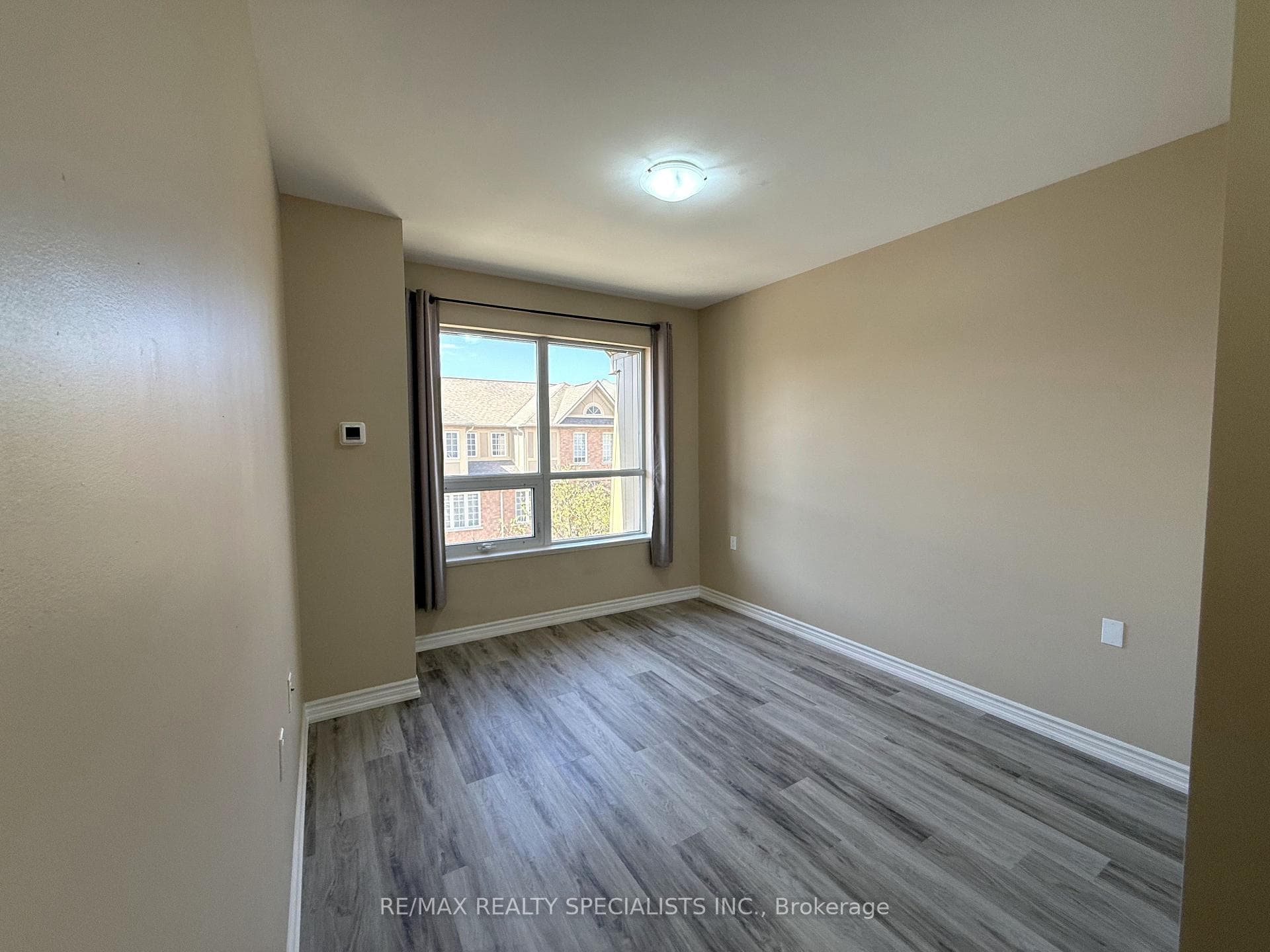 830 Scollard Court Unit 305 photo 24