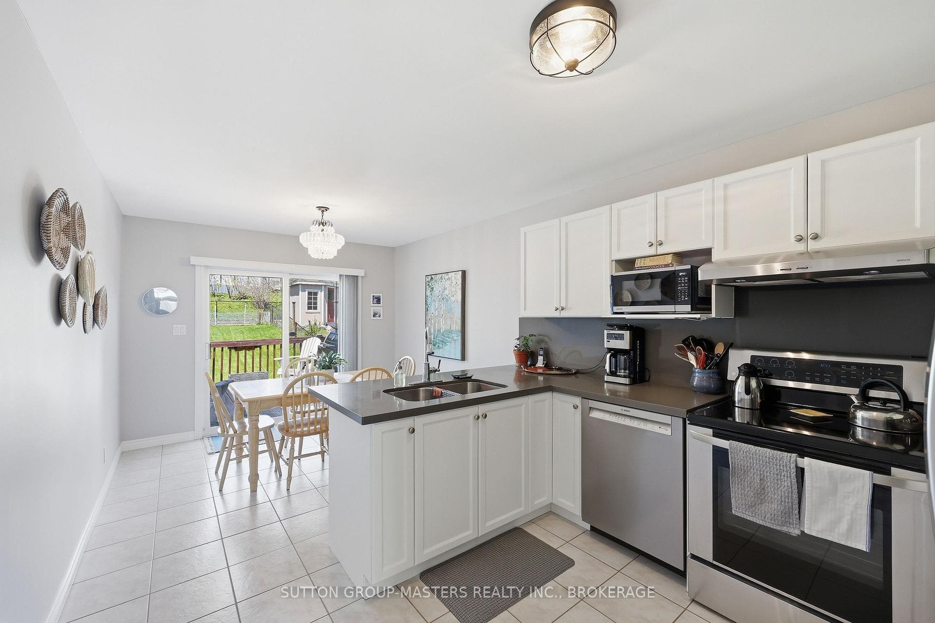 668 Melrose Street photo 12