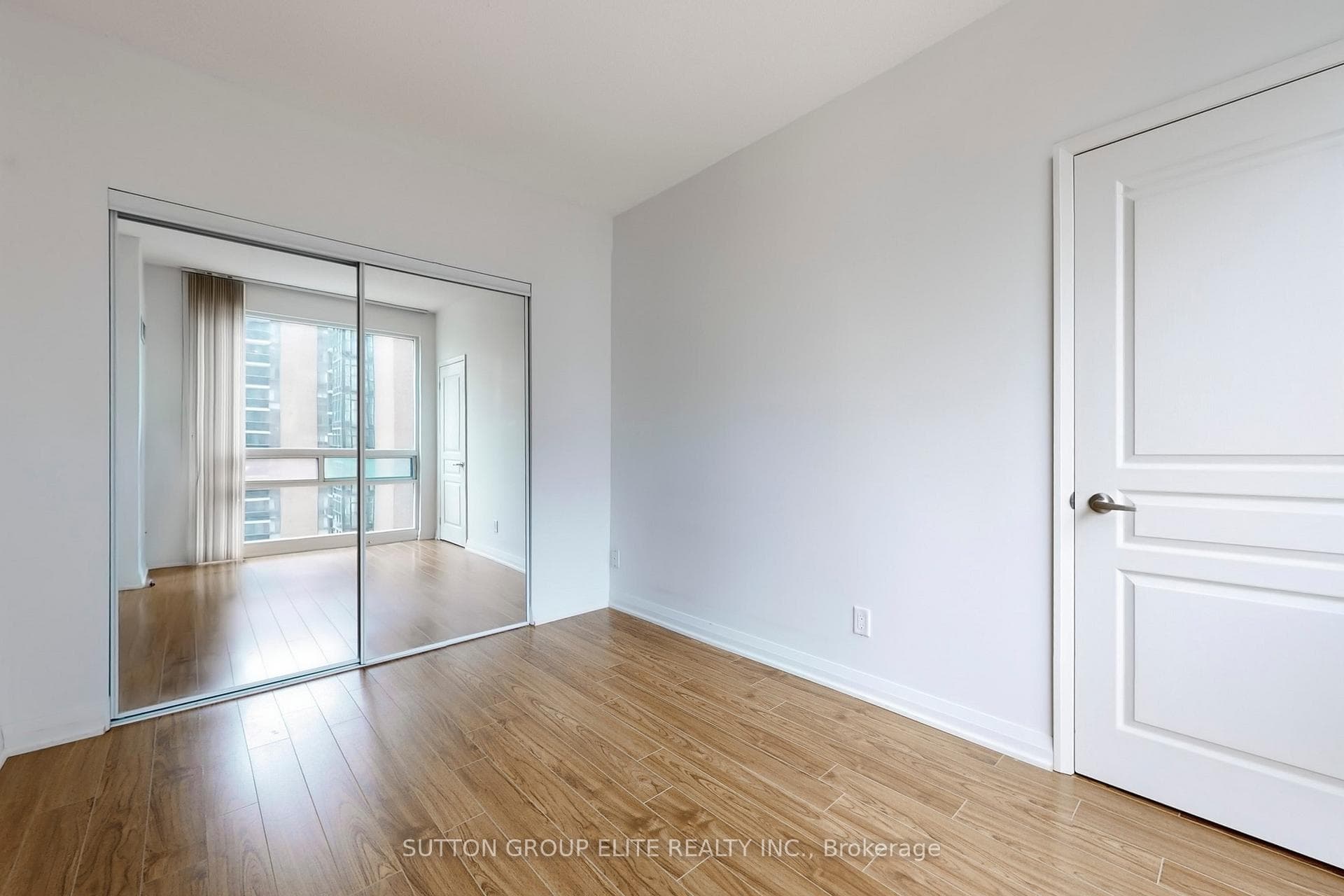 1121 Bay Street Unit 1102 photo 9
