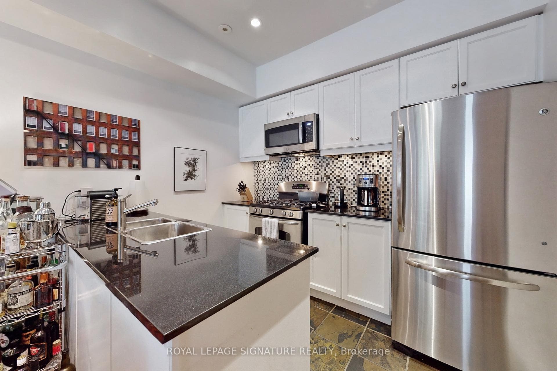 6 Wellesley Place Unit 42 photo 4